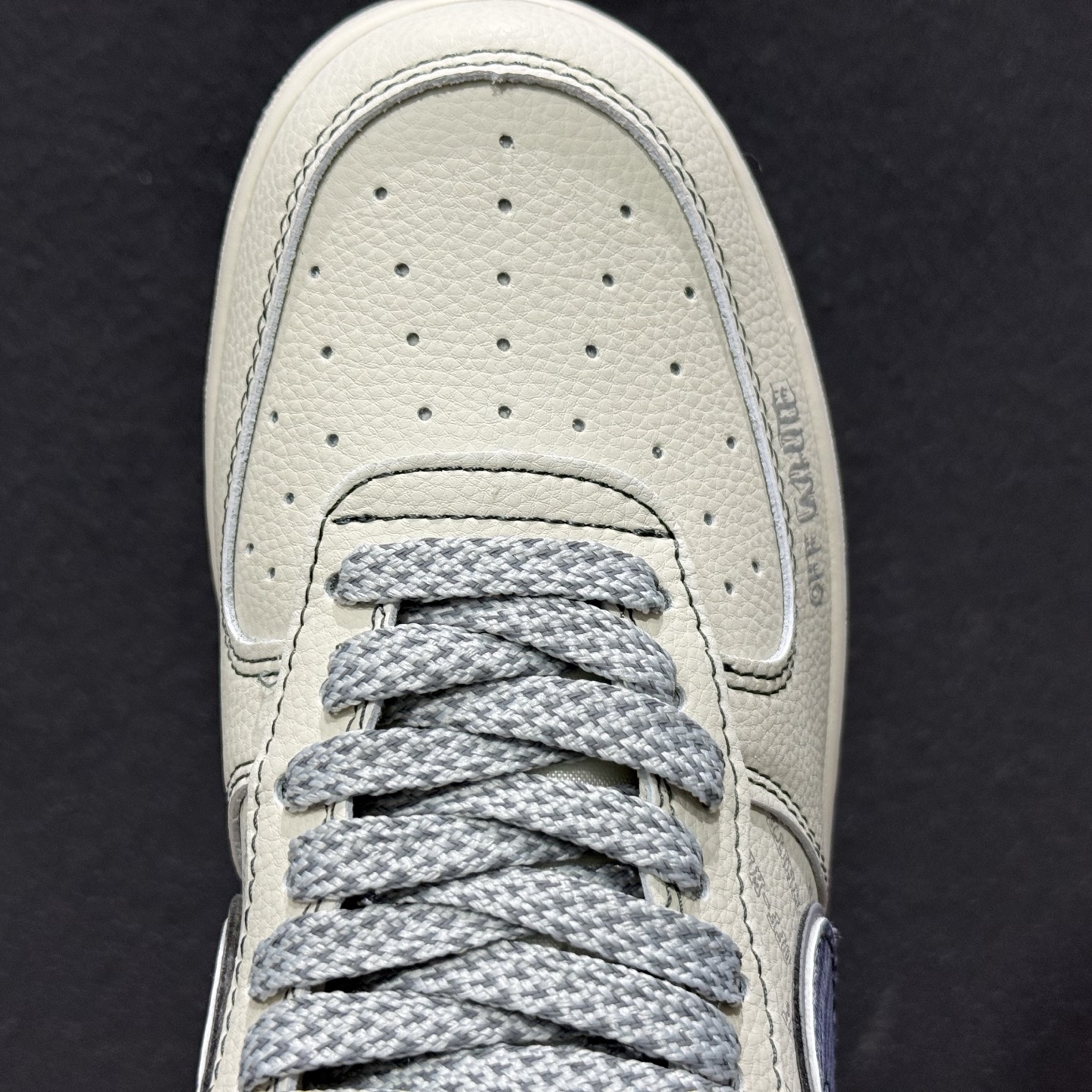 260 Air Force 1与Off-White的联名款太戳潮人米白主色搭配灰蓝解构风Swoosh XY2025-008