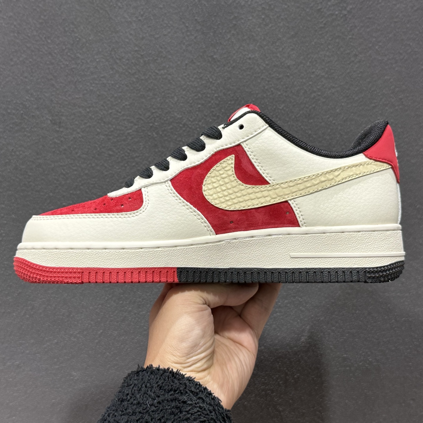 260 2026马年限定Air Force 1直接美到心坎里红白撞色糅合国风祥云与奔马刺绣 JP2026-156-Chinese UA Cheap High Quatity Brand Clothes Bags handbags Sneakers wholesale wholesaler seller from China Factory suppliers Fashion Clothing Shoes best Quality Beautiful Price 260 2026马年限定Air Force 1直接美到心坎里红白撞色糅合国风祥云与奔马刺绣 JP2026-156