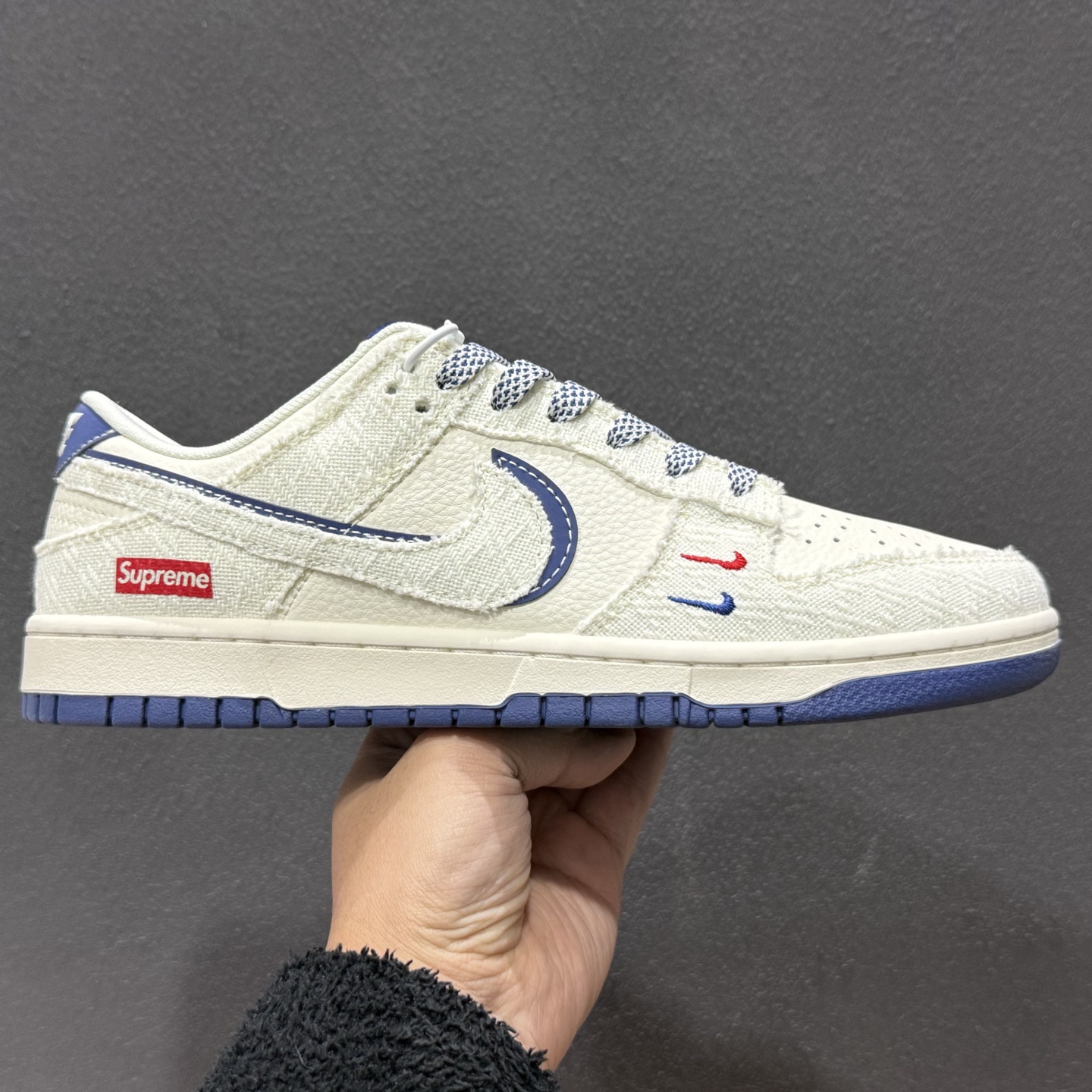 280 SB Dunk Low与Supreme的这款白蓝联名太戳心了米白鞋 JP1628-034