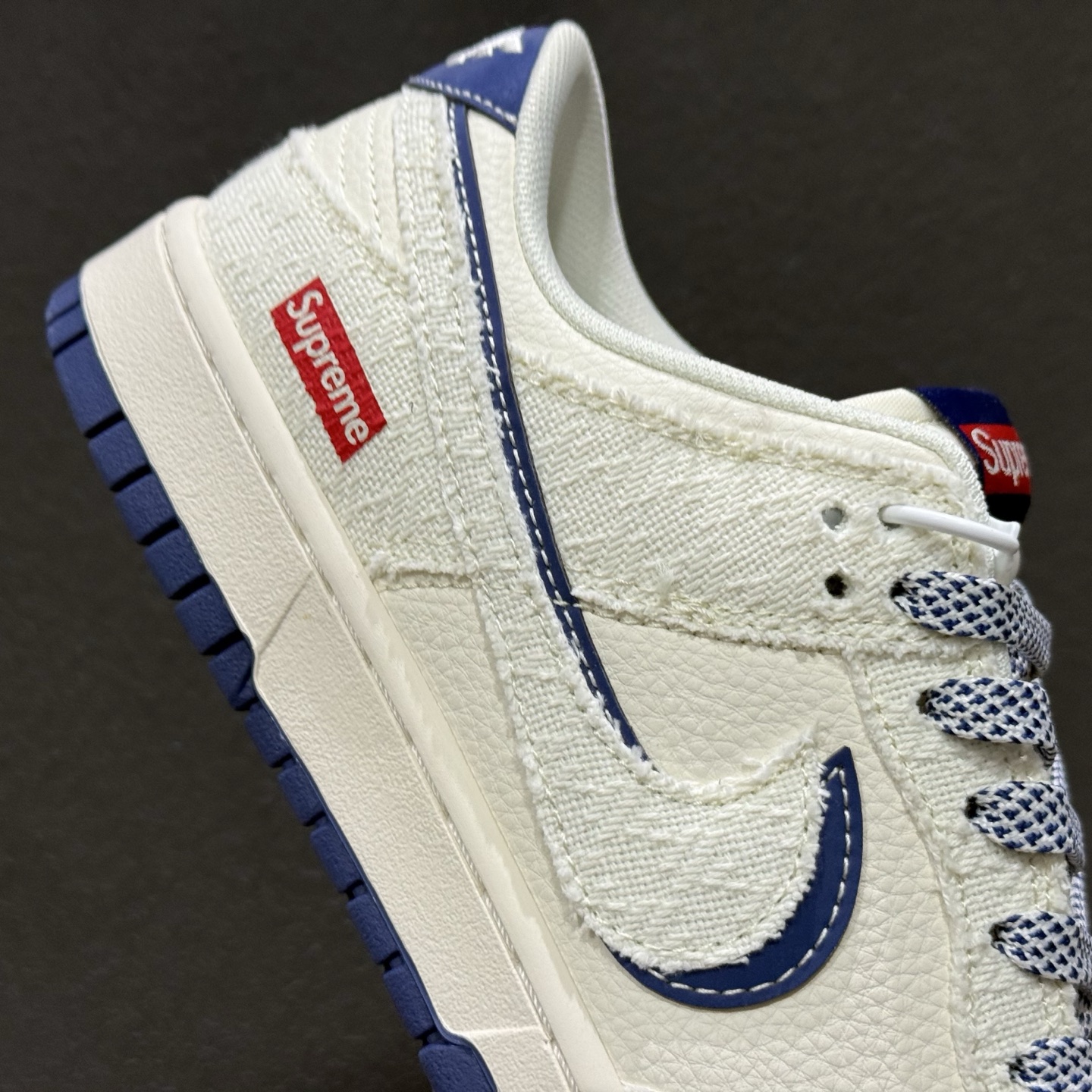 280 SB Dunk Low与Supreme的这款白蓝联名太戳心了米白鞋 JP1628-034