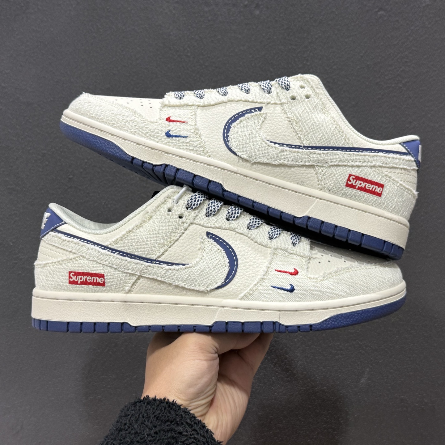280 SB Dunk Low与Supreme的这款白蓝联名太戳心了米白鞋 JP1628-034