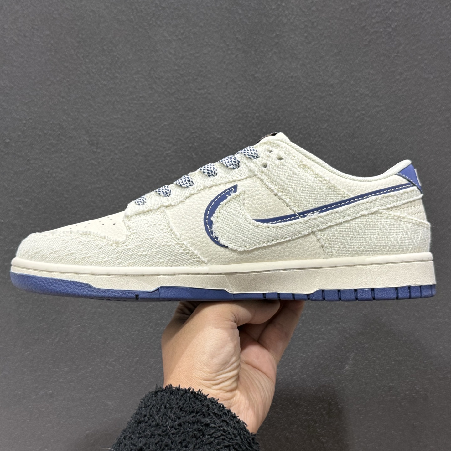 280 SB Dunk Low与Supreme的这款白蓝联名太戳心了米白鞋 JP1628-034