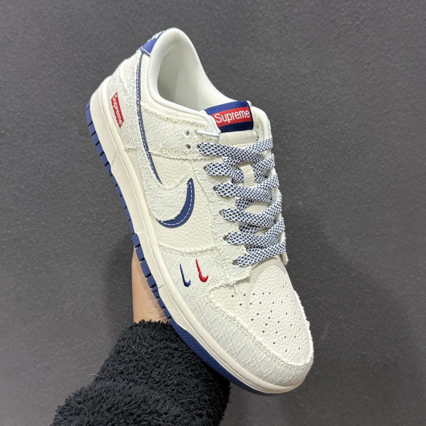 280 SB Dunk Low与Supreme的这款白蓝联名太戳心了米白鞋 JP1628-034