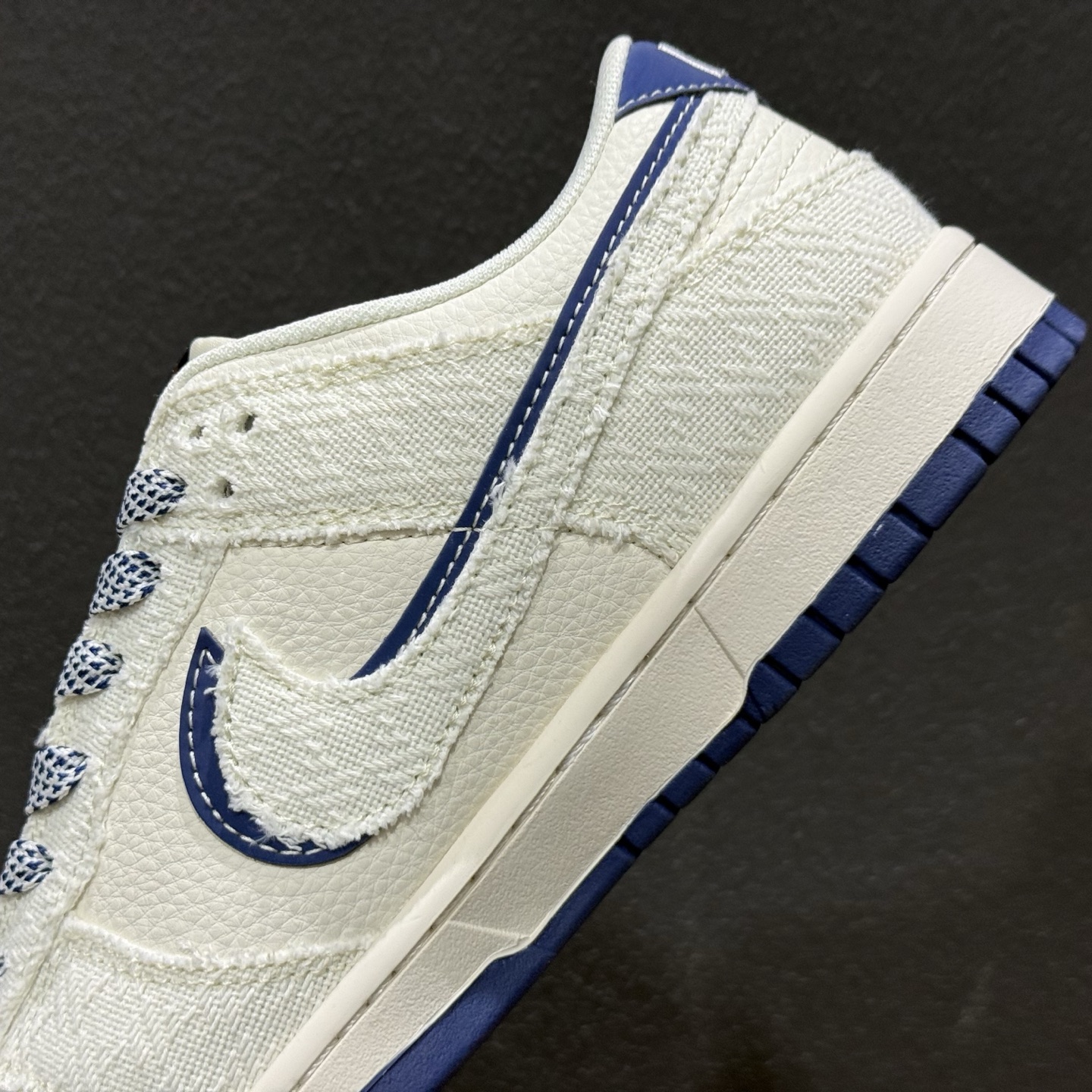 280 SB Dunk Low与Supreme的这款白蓝联名太戳心了米白鞋 JP1628-034