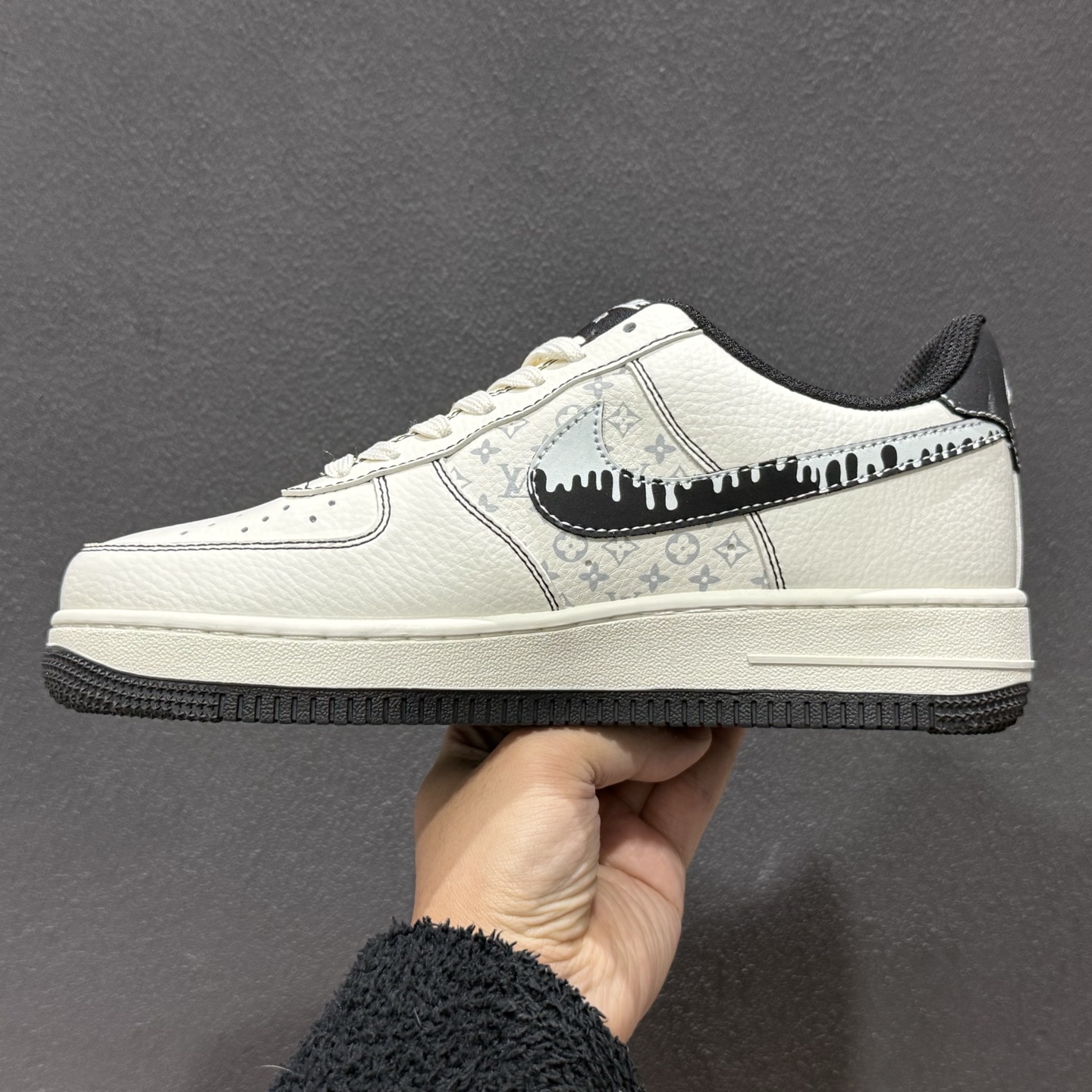 260 谁能拒绝Air Force 1与LV的王炸联名经典白黑配色撞出高级感 KG6699-F31-Chinese UA Cheap High Quatity Brand Clothes Bags handbags Sneakers wholesale wholesaler seller from China Factory suppliers Fashion Clothing Shoes best Quality Beautiful Price 260 谁能拒绝Air Force 1与LV的王炸联名经典白黑配色撞出高级感 KG6699-F31