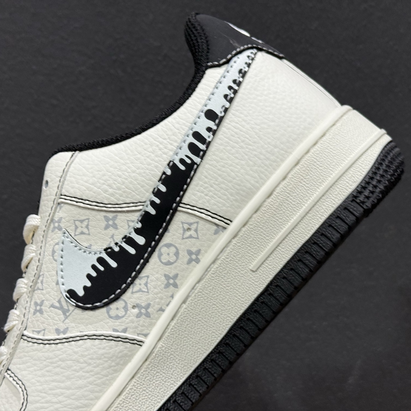 260 谁能拒绝Air Force 1与LV的王炸联名经典白黑配色撞出高级感 KG6699-F31-Chinese UA Cheap High Quatity Brand Clothes Bags handbags Sneakers wholesale wholesaler seller from China Factory suppliers Fashion Clothing Shoes best Quality Beautiful Price 260 谁能拒绝Air Force 1与LV的王炸联名经典白黑配色撞出高级感 KG6699-F31