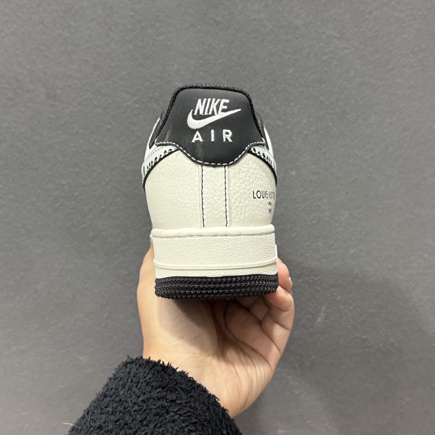 260 谁能拒绝Air Force 1与LV的王炸联名经典白黑配色撞出高级感 KG6699-F31-Chinese UA Cheap High Quatity Brand Clothes Bags handbags Sneakers wholesale wholesaler seller from China Factory suppliers Fashion Clothing Shoes best Quality Beautiful Price 260 谁能拒绝Air Force 1与LV的王炸联名经典白黑配色撞出高级感 KG6699-F31
