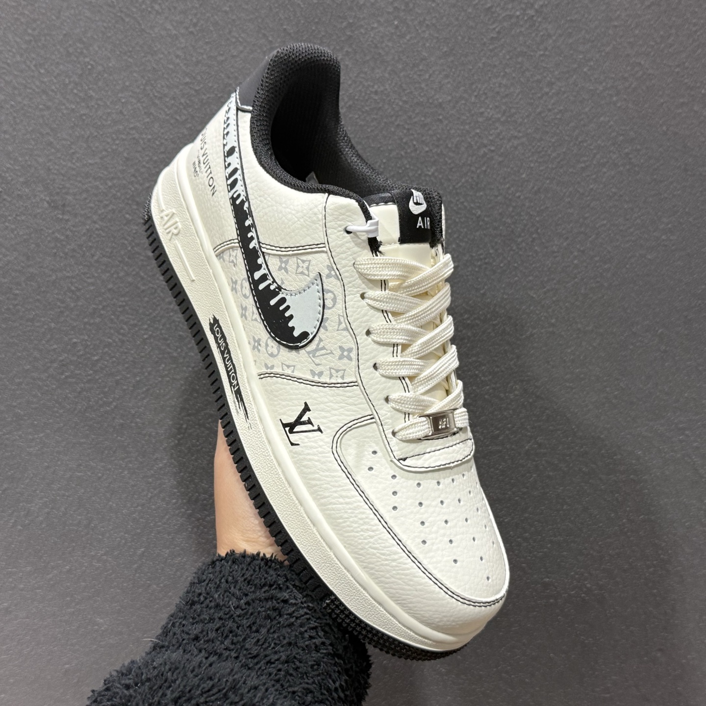 260 谁能拒绝Air Force 1与LV的王炸联名经典白黑配色撞出高级感 KG6699-F31-Chinese UA Cheap High Quatity Brand Clothes Bags handbags Sneakers wholesale wholesaler seller from China Factory suppliers Fashion Clothing Shoes best Quality Beautiful Price 260 谁能拒绝Air Force 1与LV的王炸联名经典白黑配色撞出高级感 KG6699-F31