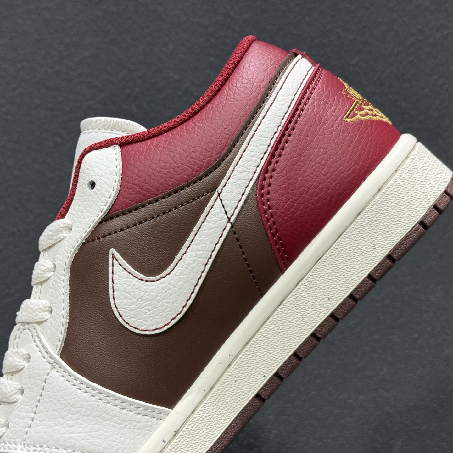 220 平台爆款 Jordan Air Jordan 1 Low 白红棕 IR7600-211-Chinese UA Cheap High Quatity Brand Clothes Bags handbags Sneakers wholesale wholesaler seller from China Factory suppliers Fashion Clothing Shoes best Quality Beautiful Price 220 平台爆款 Jordan Air Jordan 1 Low 白红棕 IR7600-211