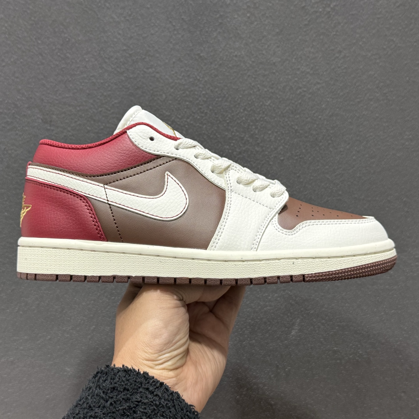 220 平台爆款 Jordan Air Jordan 1 Low 白红棕 IR7600-211-Chinese UA Cheap High Quatity Brand Clothes Bags handbags Sneakers wholesale wholesaler seller from China Factory suppliers Fashion Clothing Shoes best Quality Beautiful Price 220 平台爆款 Jordan Air Jordan 1 Low 白红棕 IR7600-211