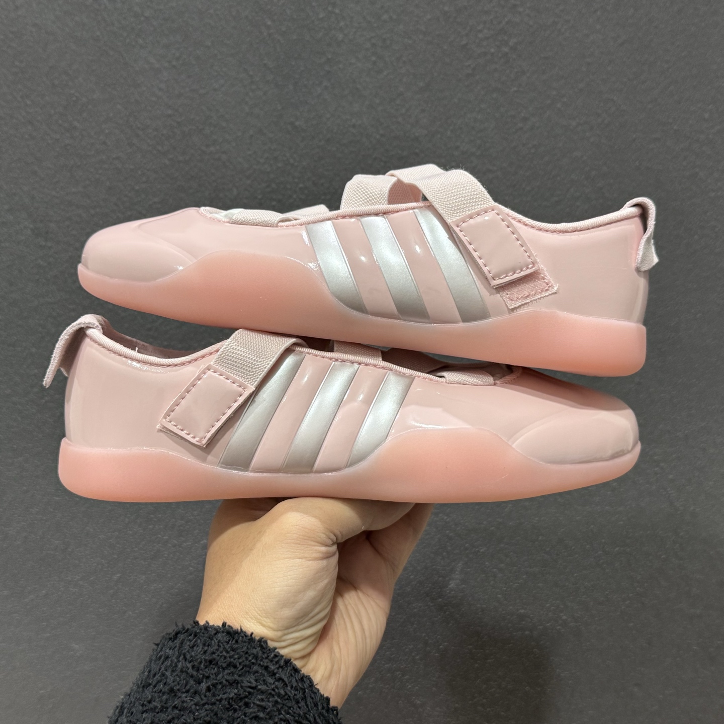 150 阿迪 三方联名芭蕾舞鞋(爆改跆拳道鞋) Caroline Hu x Edison Chen x adidas originals Taekwondo 芭蕾舞风薄底 粉色JR6485-Chinese UA Cheap High Quatity Brand Clothes Bags handbags Sneakers wholesale wholesaler seller from China Factory suppliers Fashion Clothing Shoes best Quality Beautiful Price 150 阿迪 三方联名芭蕾舞鞋(爆改跆拳道鞋) Caroline Hu x Edison Chen x adidas originals Taekwondo 芭蕾舞风薄底 粉色JR6485