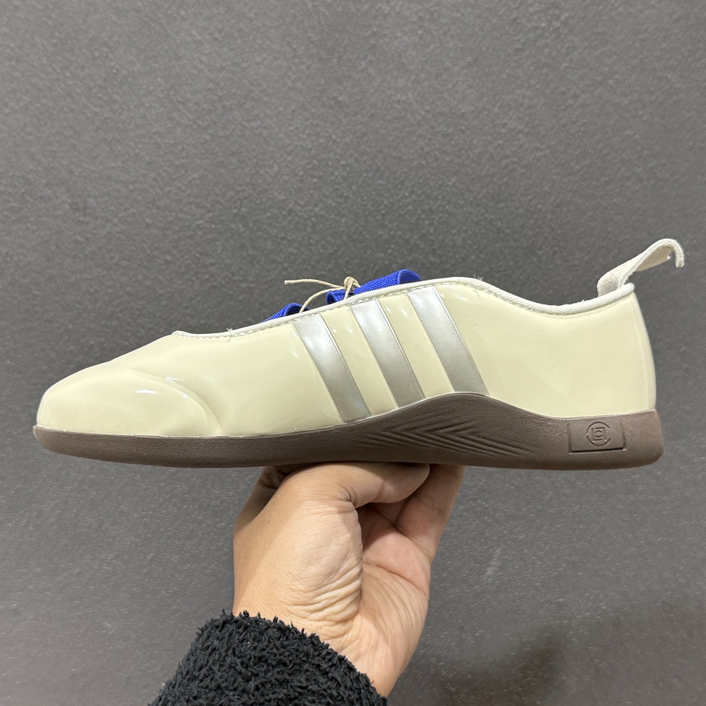 150 阿迪 三方联名芭蕾舞鞋(爆改跆拳道鞋) Caroline Hu x Edison Chen x adidas originals Taekwondo 芭蕾舞风薄底 白银JR6919-Chinese UA Cheap High Quatity Brand Clothes Bags handbags Sneakers wholesale wholesaler seller from China Factory suppliers Fashion Clothing Shoes best Quality Beautiful Price 150 阿迪 三方联名芭蕾舞鞋(爆改跆拳道鞋) Caroline Hu x Edison Chen x adidas originals Taekwondo 芭蕾舞风薄底 白银JR6919