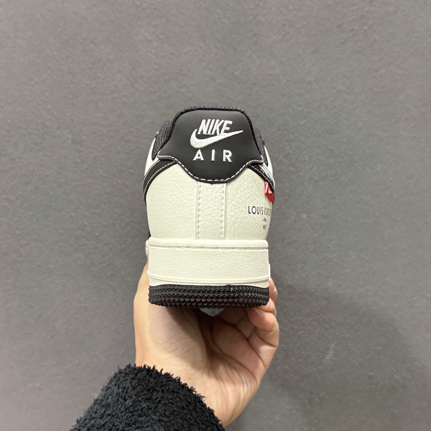 260 谁能拒绝Air Force 1与LV的王炸联名经典白黑配色撞出高级感 KG6699-F15-Chinese UA Cheap High Quatity Brand Clothes Bags handbags Sneakers wholesale wholesaler seller from China Factory suppliers Fashion Clothing Shoes best Quality Beautiful Price 260 谁能拒绝Air Force 1与LV的王炸联名经典白黑配色撞出高级感 KG6699-F15
