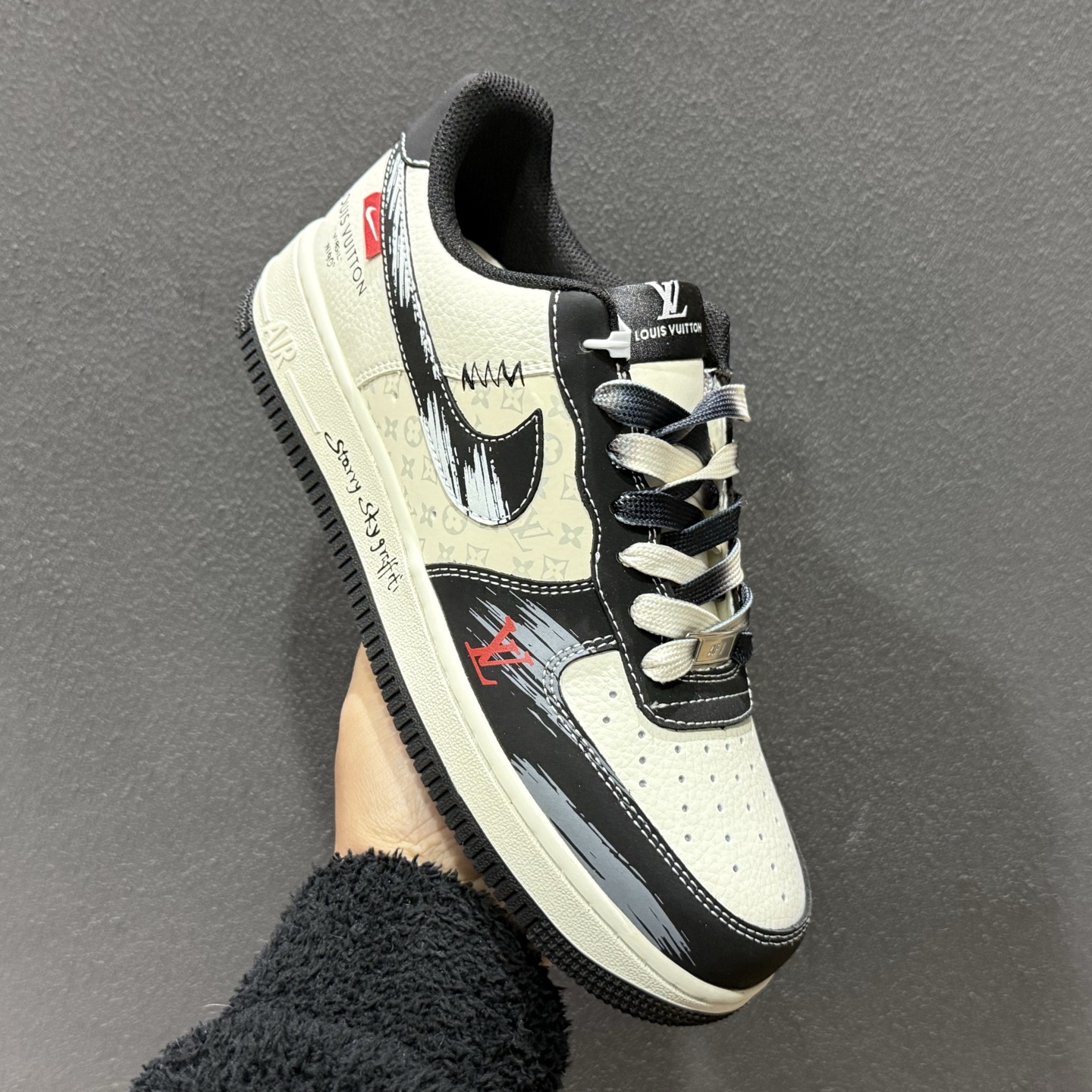 260 谁能拒绝Air Force 1与LV的王炸联名经典白黑配色撞出高级感 KG6699-F15-Chinese UA Cheap High Quatity Brand Clothes Bags handbags Sneakers wholesale wholesaler seller from China Factory suppliers Fashion Clothing Shoes best Quality Beautiful Price 260 谁能拒绝Air Force 1与LV的王炸联名经典白黑配色撞出高级感 KG6699-F15