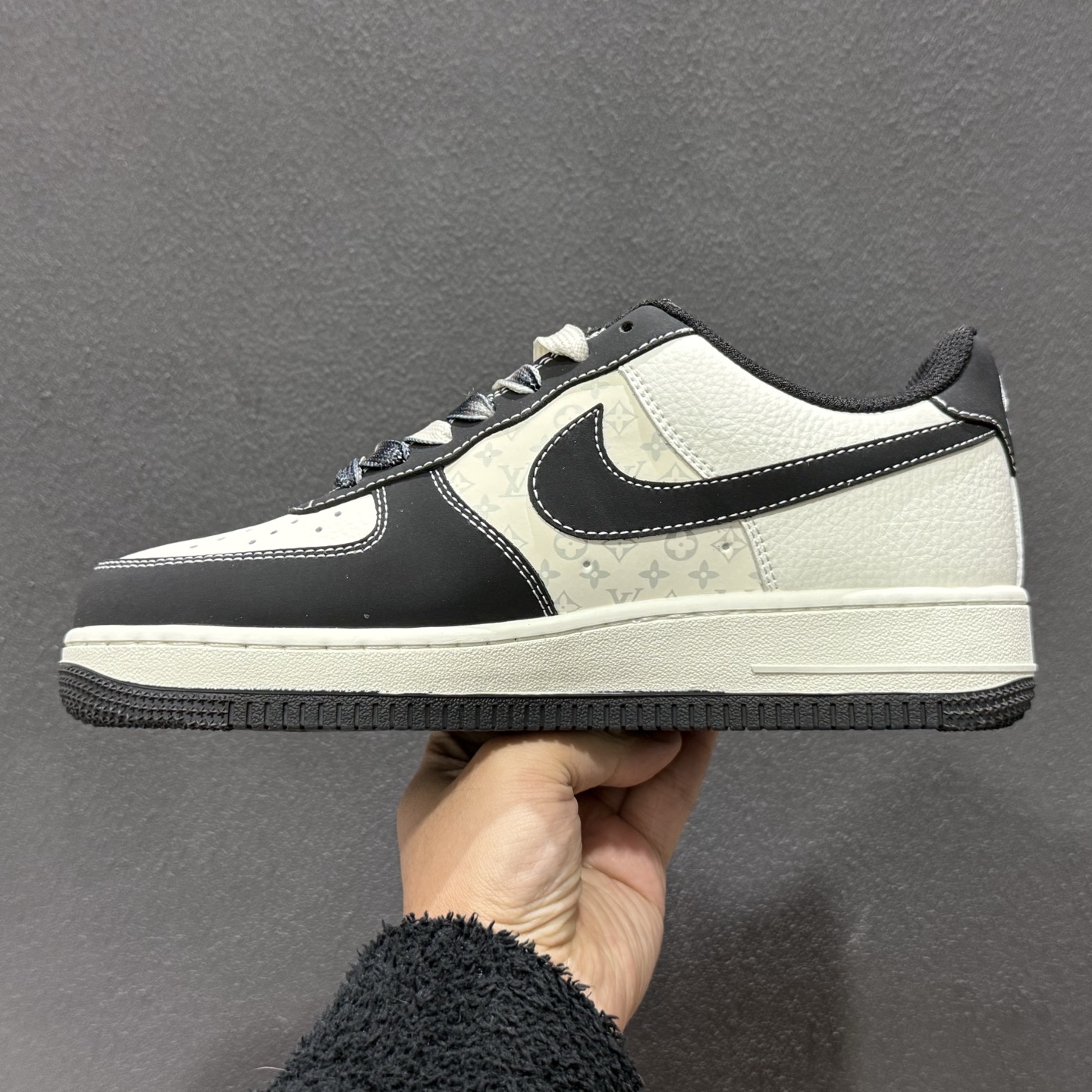 260 谁能拒绝Air Force 1与LV的王炸联名经典白黑配色撞出高级感 KG6699-F15-Chinese UA Cheap High Quatity Brand Clothes Bags handbags Sneakers wholesale wholesaler seller from China Factory suppliers Fashion Clothing Shoes best Quality Beautiful Price 260 谁能拒绝Air Force 1与LV的王炸联名经典白黑配色撞出高级感 KG6699-F15