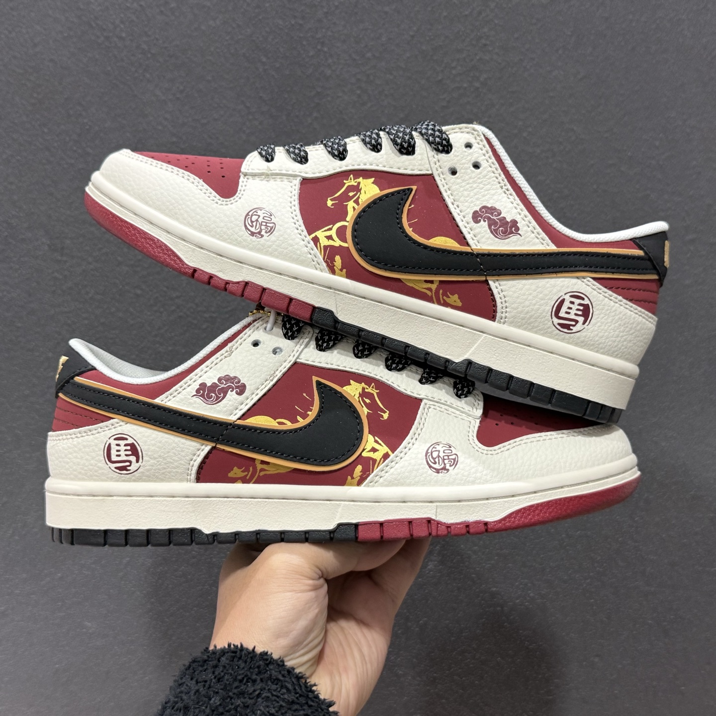 280 Nike SB Dunk Low 马年限定 琥珀丹红 高端定制 低帮休闲板鞋 QW5288-113-Chinese UA Cheap High Quatity Brand Clothes Bags handbags Sneakers wholesale wholesaler seller from China Factory suppliers Fashion Clothing Shoes best Quality Beautiful Price 280 Nike SB Dunk Low 马年限定 琥珀丹红 高端定制 低帮休闲板鞋 QW5288-113