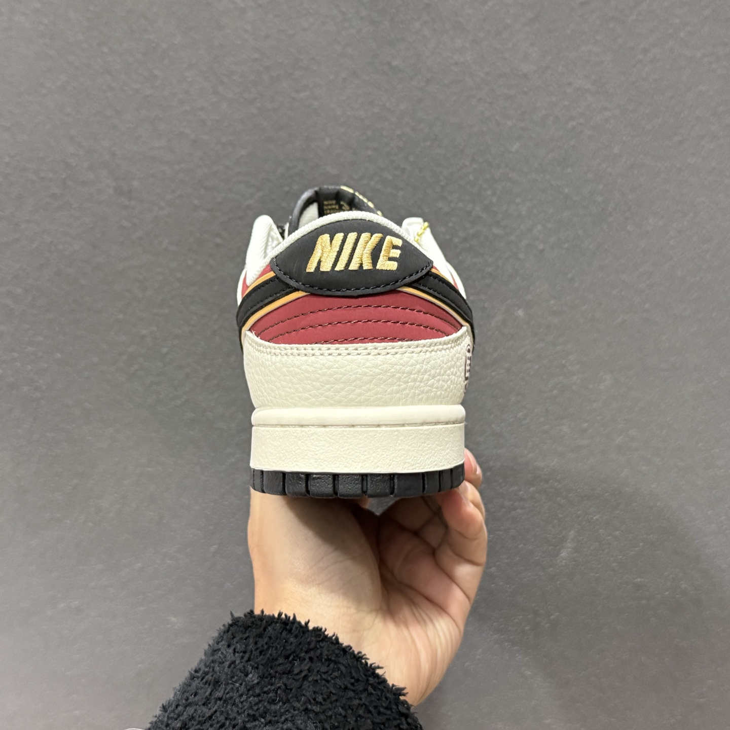 280 Nike SB Dunk Low 马年限定 琥珀丹红 高端定制 低帮休闲板鞋 QW5288-113-Chinese UA Cheap High Quatity Brand Clothes Bags handbags Sneakers wholesale wholesaler seller from China Factory suppliers Fashion Clothing Shoes best Quality Beautiful Price 280 Nike SB Dunk Low 马年限定 琥珀丹红 高端定制 低帮休闲板鞋 QW5288-113