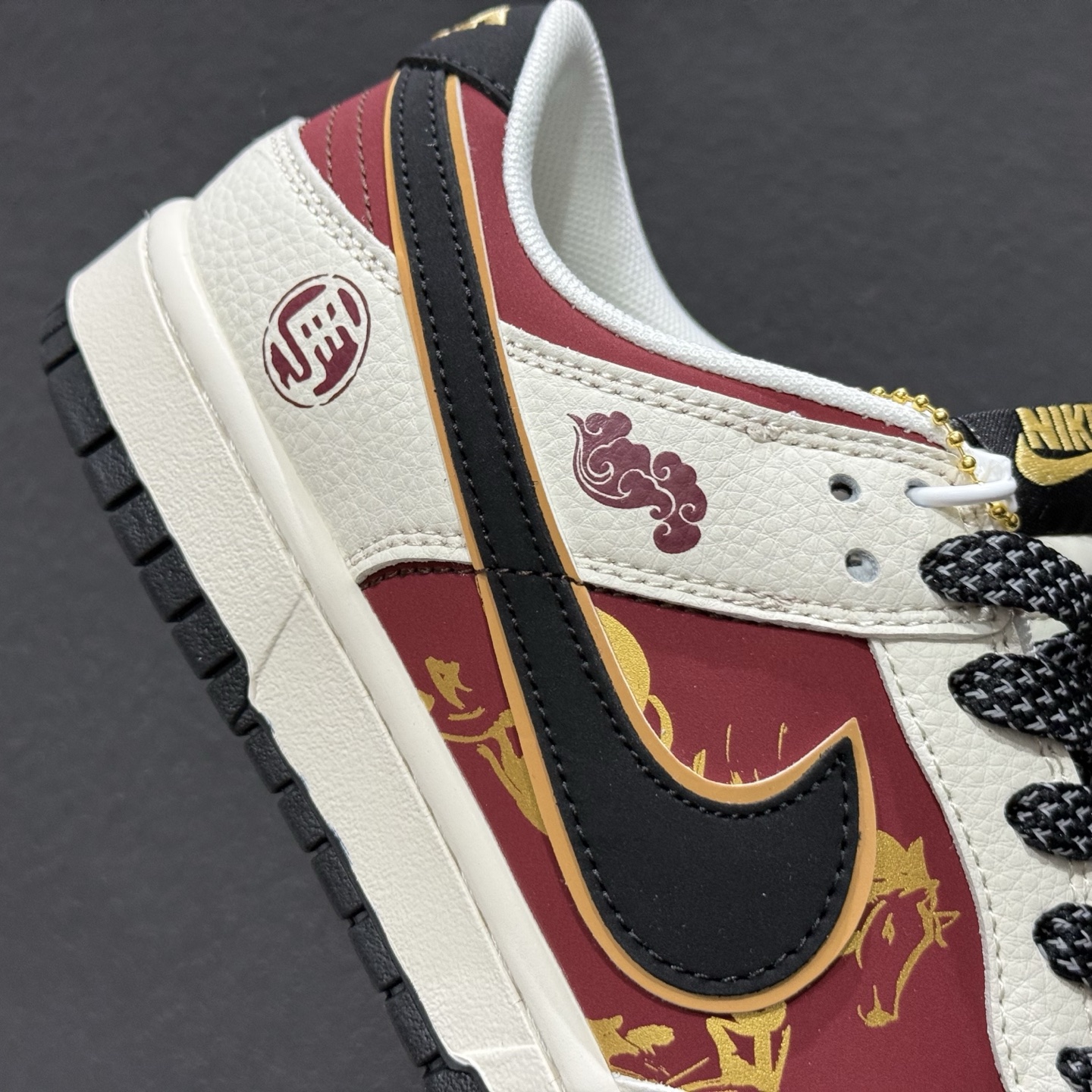 280 Nike SB Dunk Low 马年限定 琥珀丹红 高端定制 低帮休闲板鞋 QW5288-113-Chinese UA Cheap High Quatity Brand Clothes Bags handbags Sneakers wholesale wholesaler seller from China Factory suppliers Fashion Clothing Shoes best Quality Beautiful Price 280 Nike SB Dunk Low 马年限定 琥珀丹红 高端定制 低帮休闲板鞋 QW5288-113
