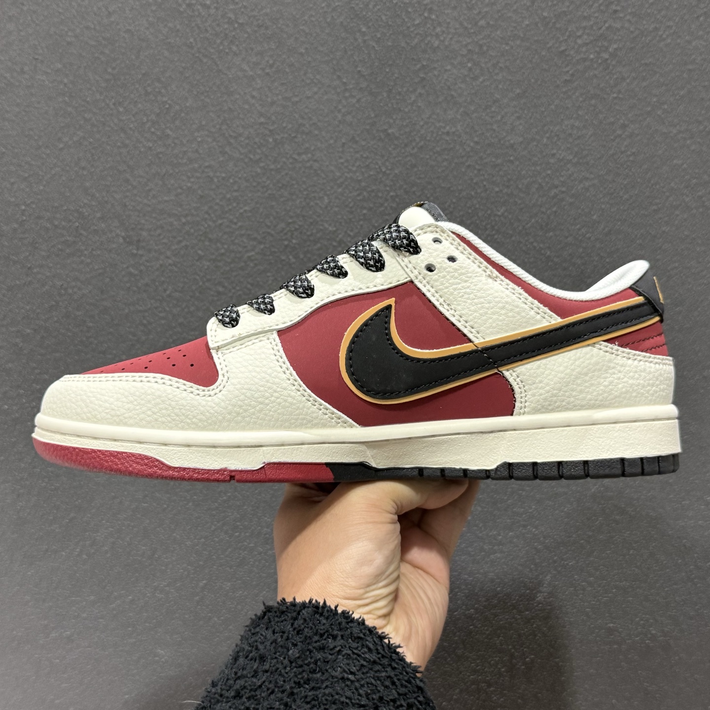280 Nike SB Dunk Low 马年限定 琥珀丹红 高端定制 低帮休闲板鞋 QW5288-113-Chinese UA Cheap High Quatity Brand Clothes Bags handbags Sneakers wholesale wholesaler seller from China Factory suppliers Fashion Clothing Shoes best Quality Beautiful Price 280 Nike SB Dunk Low 马年限定 琥珀丹红 高端定制 低帮休闲板鞋 QW5288-113