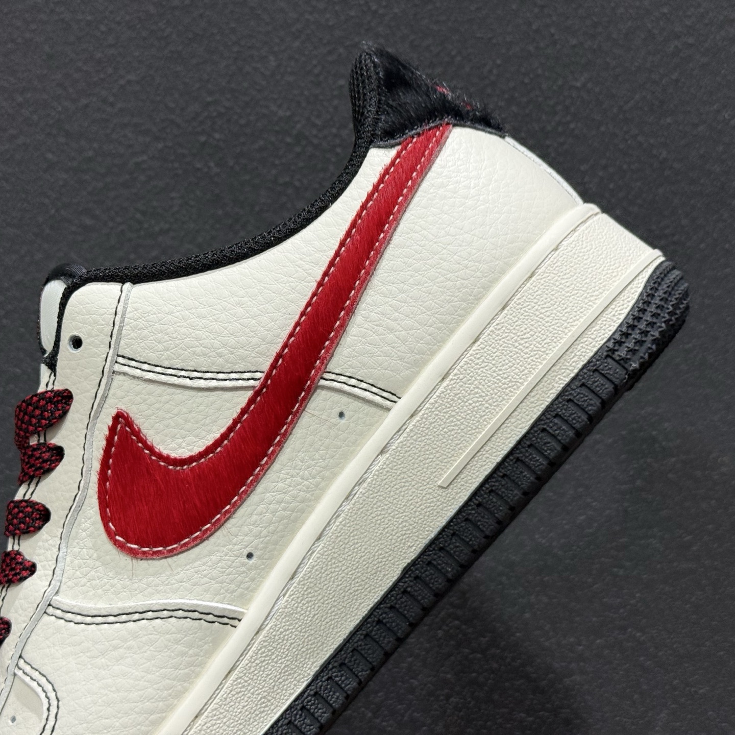 260 Nike Air Force 1'07 Low 马年限定 白红马毛 空军一号低帮休闲板鞋 QW5288-126