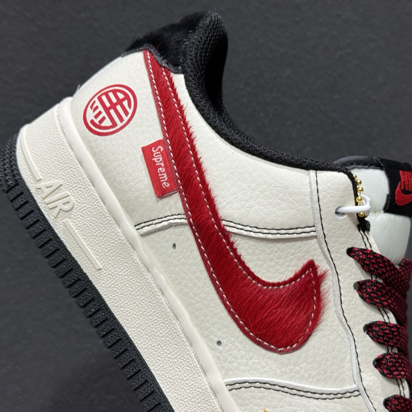 260 Nike Air Force 1'07 Low 马年限定 白红马毛 空军一号低帮休闲板鞋 QW5288-126