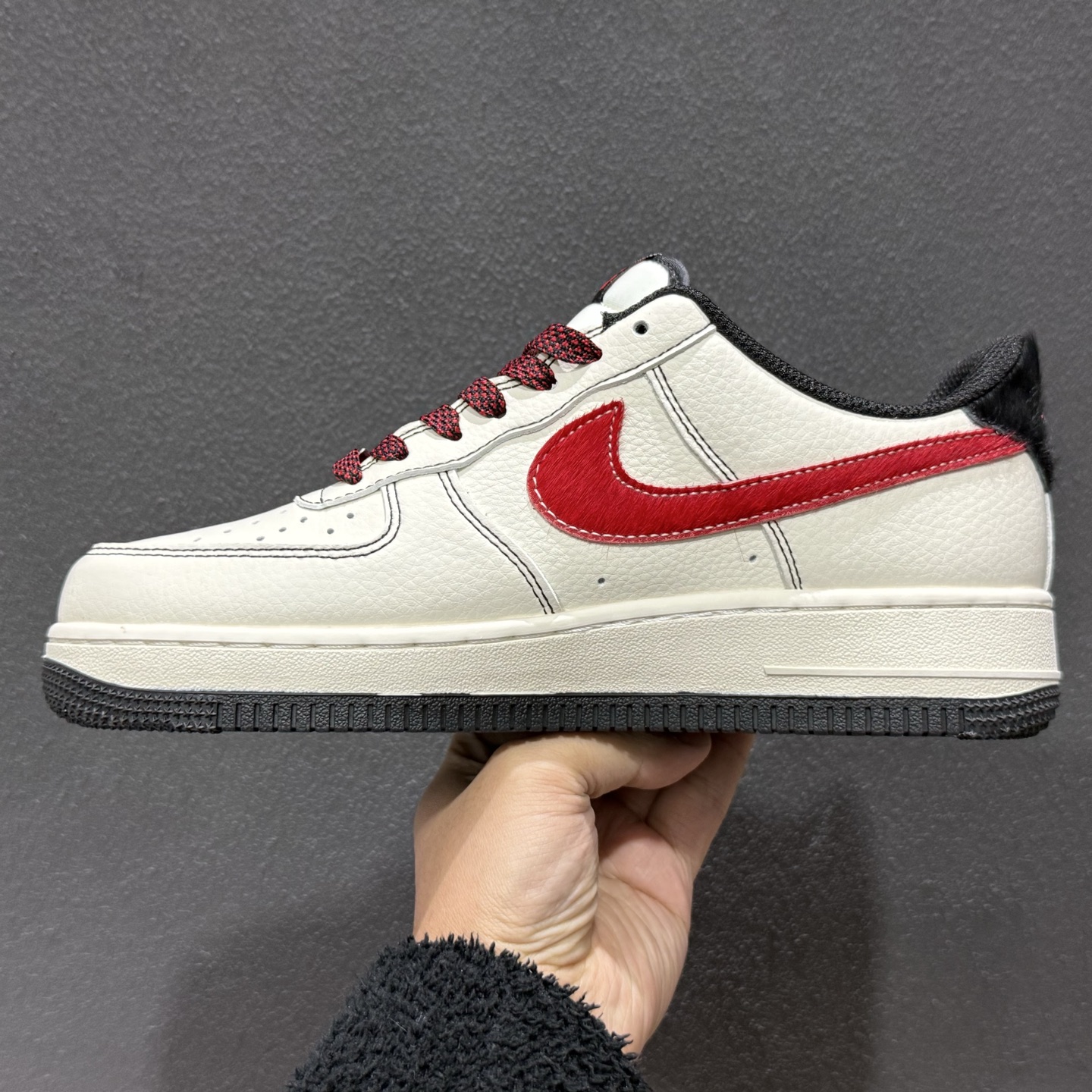 260 Nike Air Force 1'07 Low 马年限定 白红马毛 空军一号低帮休闲板鞋 QW5288-126