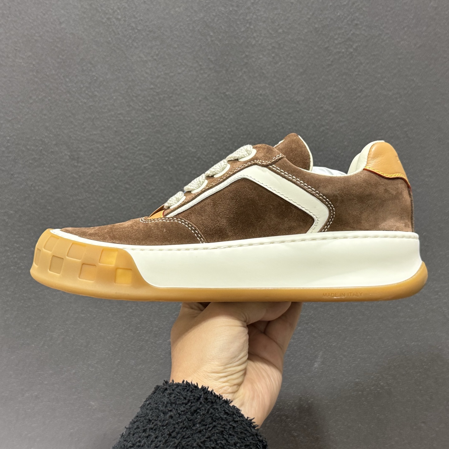 LV 路易威登LOUIS VUITTON Tilted Low Sneakers 倾斜系列低帮复古休闲运动文化百搭板鞋 LV 路易威登LOUIS VUITTON Tilted Low Sneakers 倾斜系列低帮复古休闲运动文化百搭板鞋