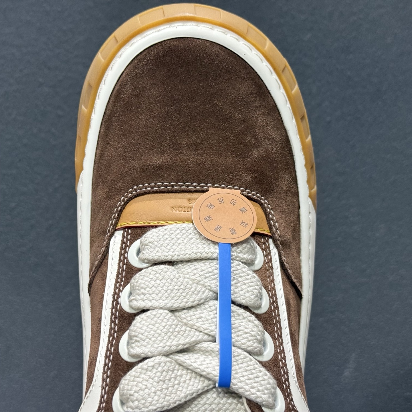 LV 路易威登LOUIS VUITTON Tilted Low Sneakers 倾斜系列低帮复古休闲运动文化百搭板鞋 LV 路易威登LOUIS VUITTON Tilted Low Sneakers 倾斜系列低帮复古休闲运动文化百搭板鞋