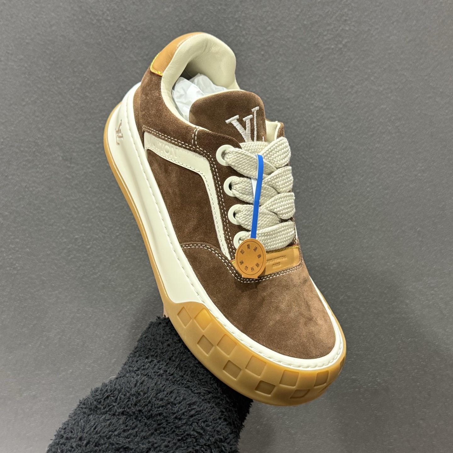 LV 路易威登LOUIS VUITTON Tilted Low Sneakers 倾斜系列低帮复古休闲运动文化百搭板鞋 LV 路易威登LOUIS VUITTON Tilted Low Sneakers 倾斜系列低帮复古休闲运动文化百搭板鞋
