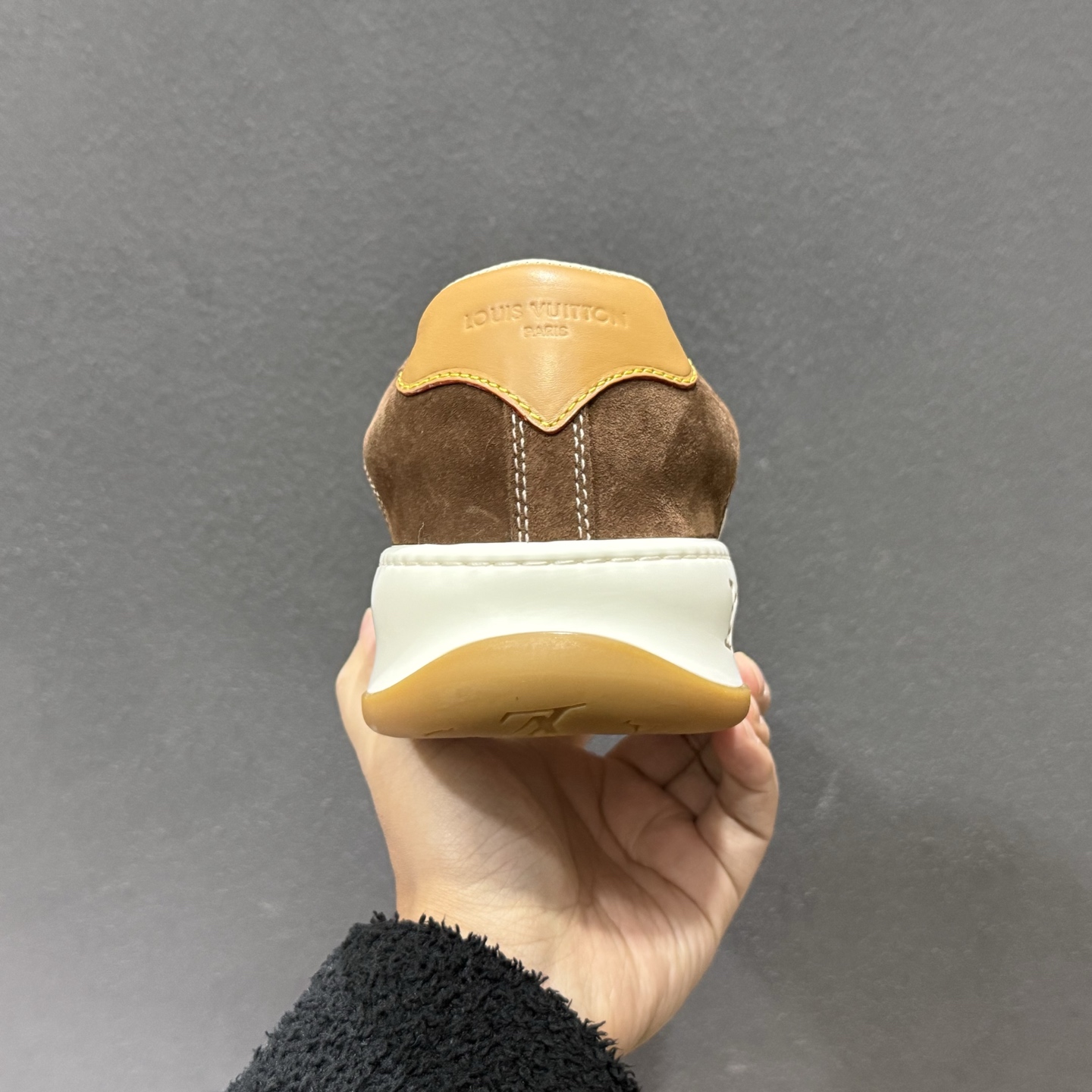 LV 路易威登LOUIS VUITTON Tilted Low Sneakers 倾斜系列低帮复古休闲运动文化百搭板鞋 LV 路易威登LOUIS VUITTON Tilted Low Sneakers 倾斜系列低帮复古休闲运动文化百搭板鞋