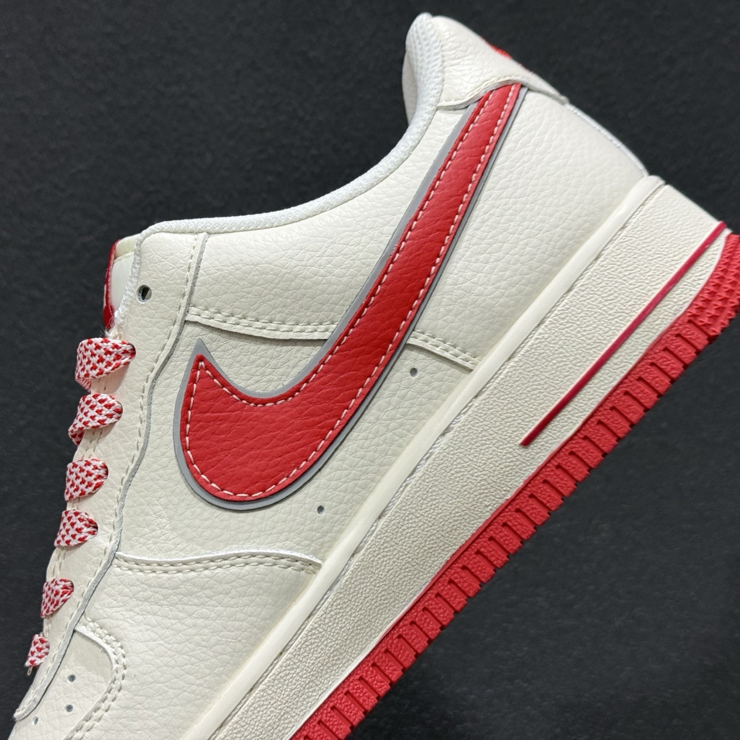 Nike Air Force 1'07 Low 马年限定 空军一号低帮休闲板鞋 QW5288-127 Nike Air Force 1'07 Low 马年限定 空军一号低帮休闲板鞋 QW5288-127