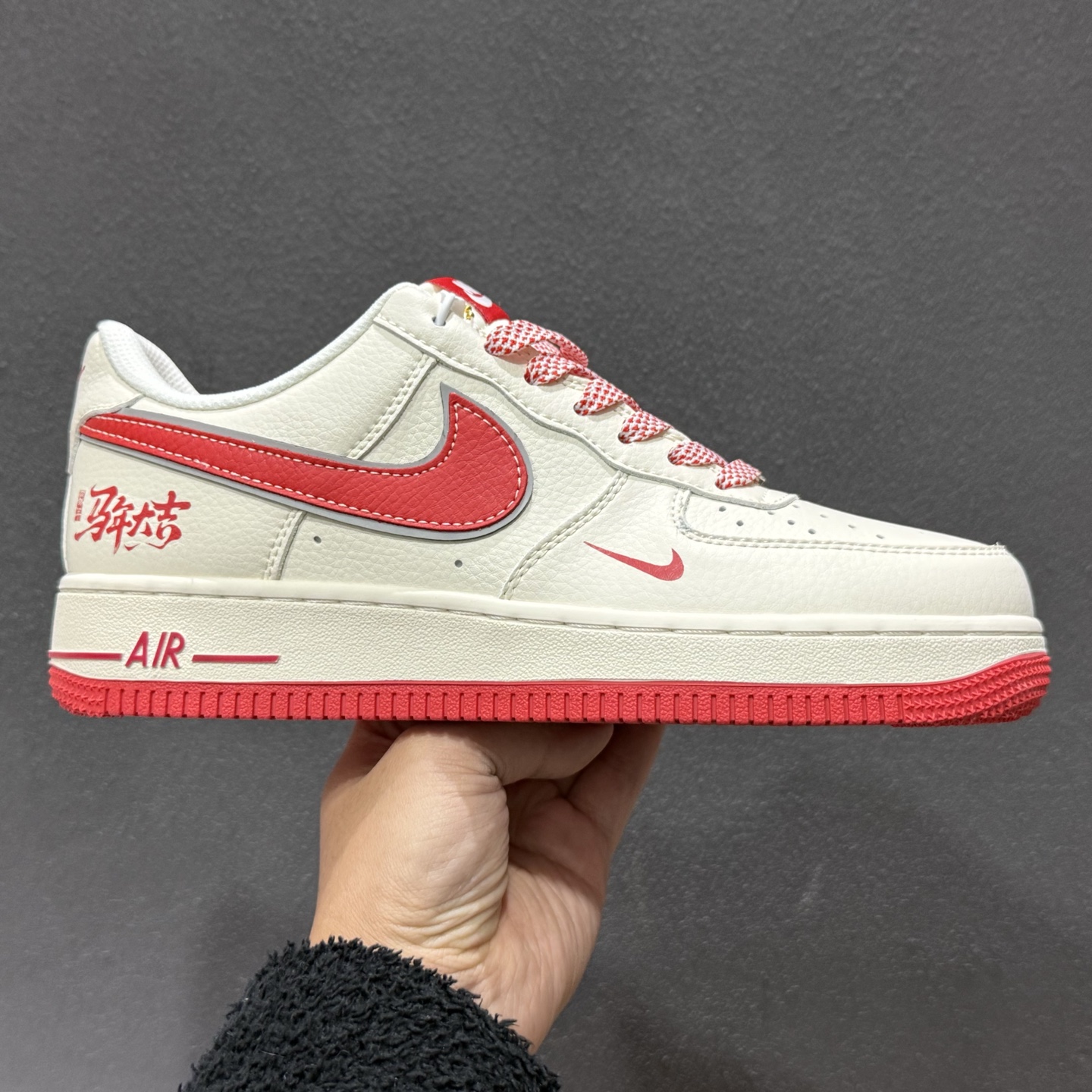 Nike Air Force 1’07 Low 马年限定 空军一号低帮休闲板鞋 QW5288-127 Nike Air Force 1’07 Low 马年限定 空军一号低帮休闲板鞋 QW5288-127