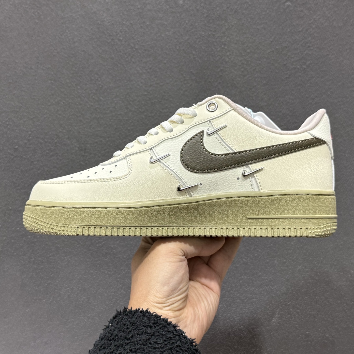 WMNS Nike AIR FORCE 1'O7 LX IQ9802-022 WMNS Nike AIR FORCE 1'O7 LX IQ9802-022