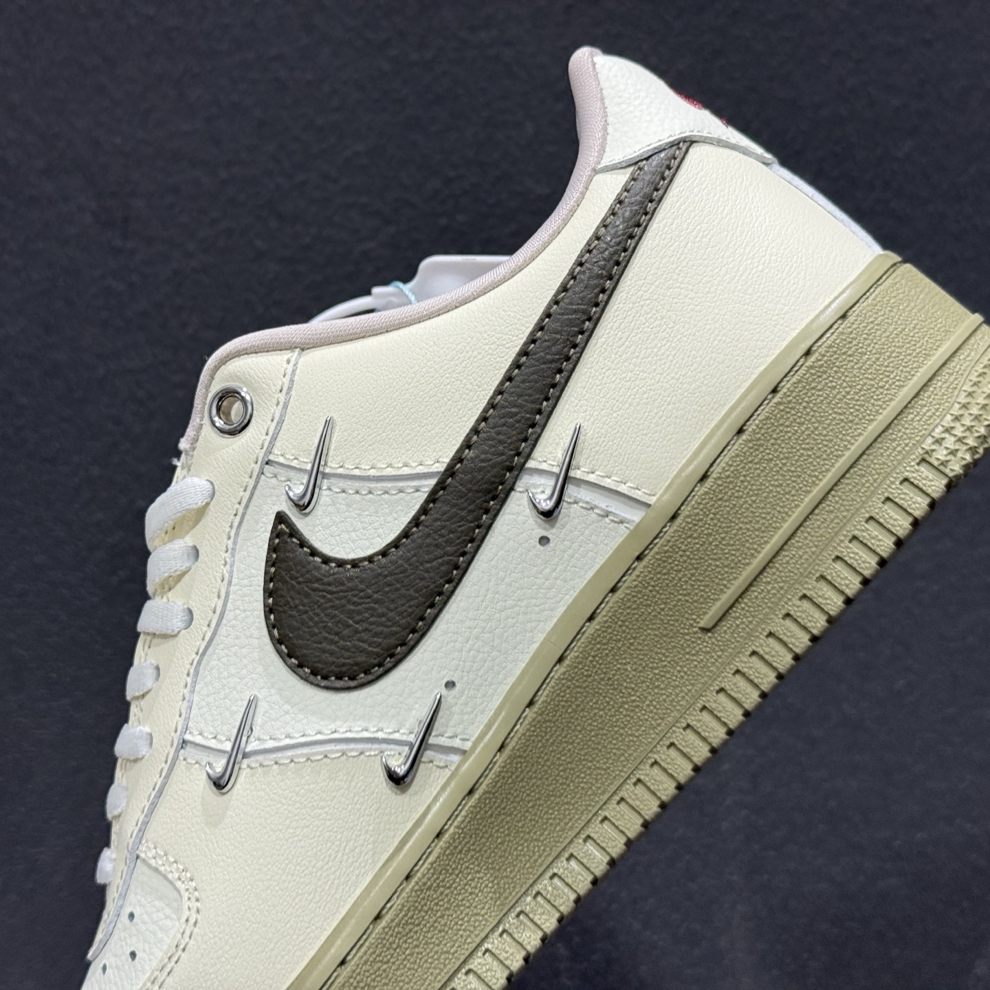 WMNS Nike AIR FORCE 1'O7 LX IQ9802-022 WMNS Nike AIR FORCE 1'O7 LX IQ9802-022