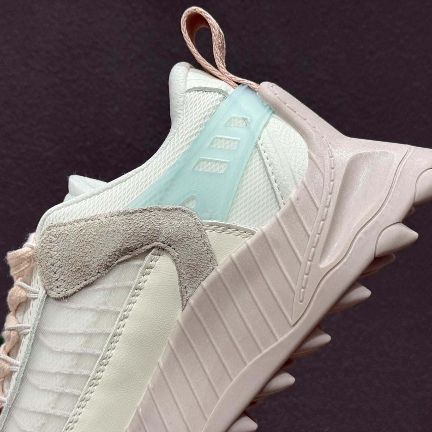 Off-White 2024年OW最新款跑鞋 Off-White 2024年OW最新款跑鞋