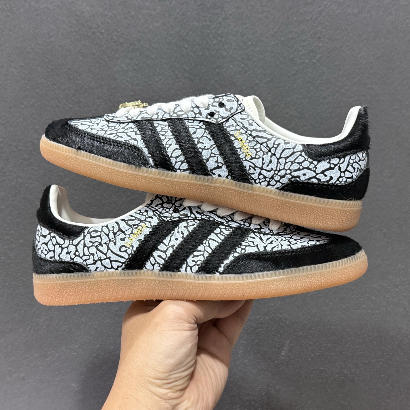 180 Adidas SAMBA 三叶草休闲防滑耐磨低帮板鞋 JR8742-731-Chinese UA Cheap High Quatity Brand Clothes Bags handbags Sneakers wholesale wholesaler seller from China Factory suppliers Fashion Clothing Shoes best Quality Beautiful Price 180 Adidas SAMBA 三叶草休闲防滑耐磨低帮板鞋 JR8742-731