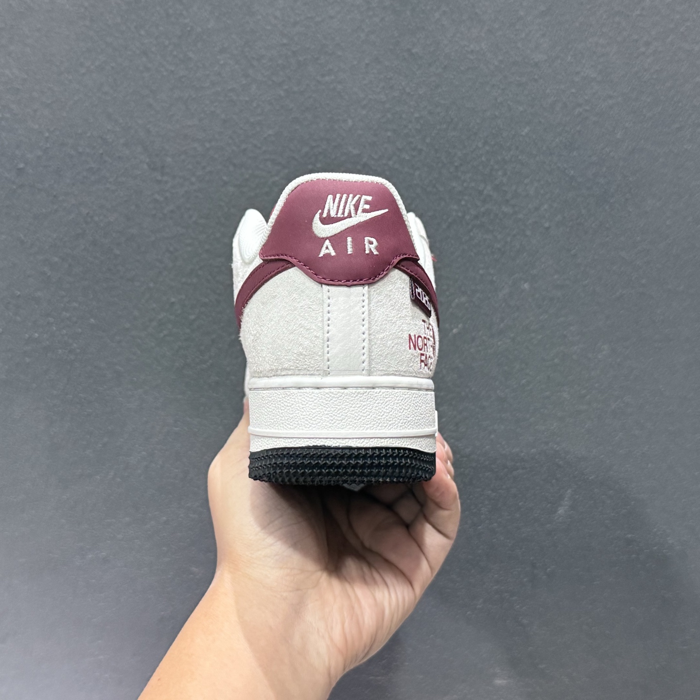 260 鞋侧The North Face标识搭配马年金属挂饰 JP2026-138-Chinese UA Cheap High Quatity Brand Clothes Bags handbags Sneakers wholesale wholesaler seller from China Factory suppliers Fashion Clothing Shoes best Quality Beautiful Price 260 鞋侧The North Face标识搭配马年金属挂饰 JP2026-138