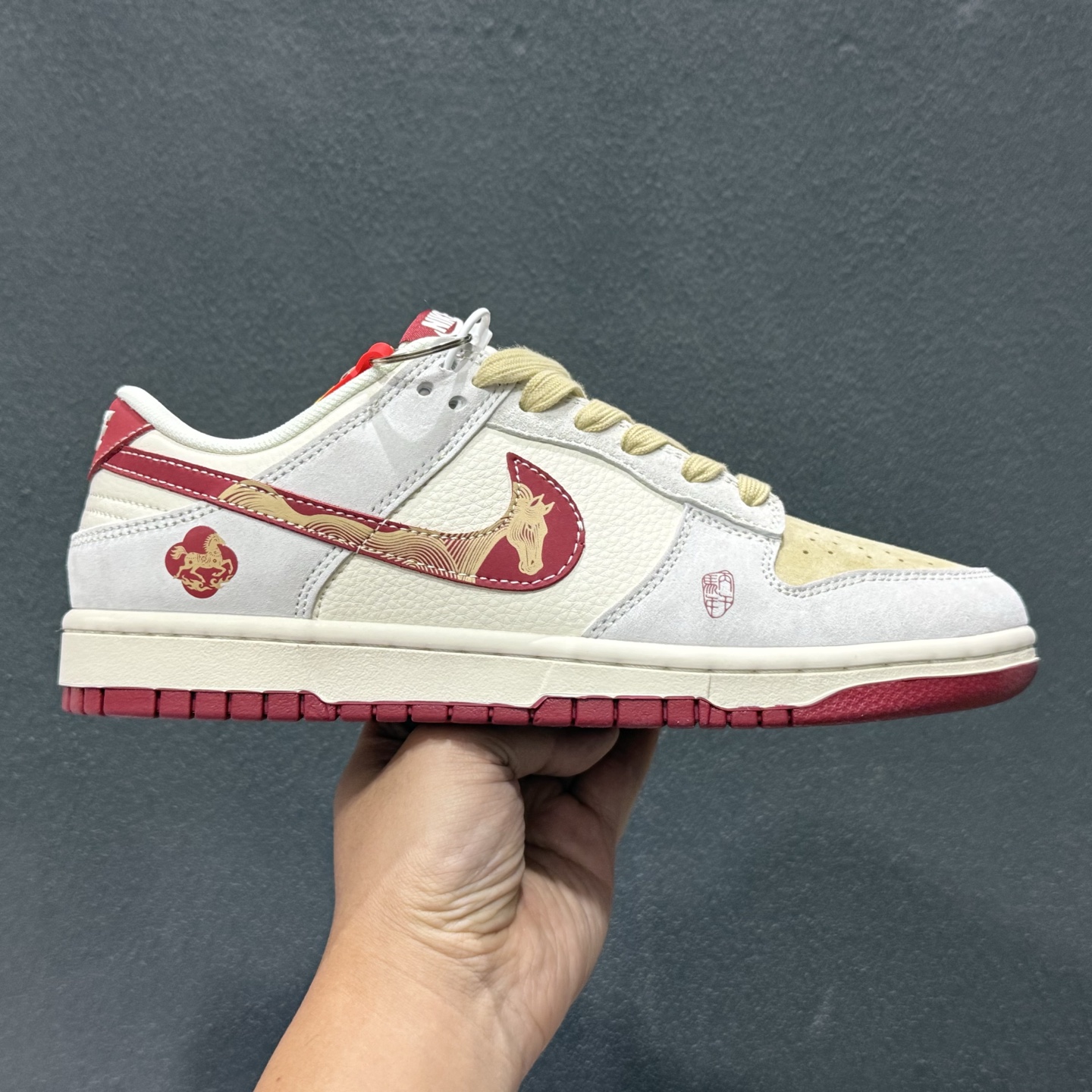 260 丙午马年专属Nike Dunk Low 踏春而来米白鞋 CX1988-816-Chinese UA Cheap High Quatity Brand Clothes Bags handbags Sneakers wholesale wholesaler seller from China Factory suppliers Fashion Clothing Shoes best Quality Beautiful Price 260 丙午马年专属Nike Dunk Low 踏春而来米白鞋 CX1988-816
