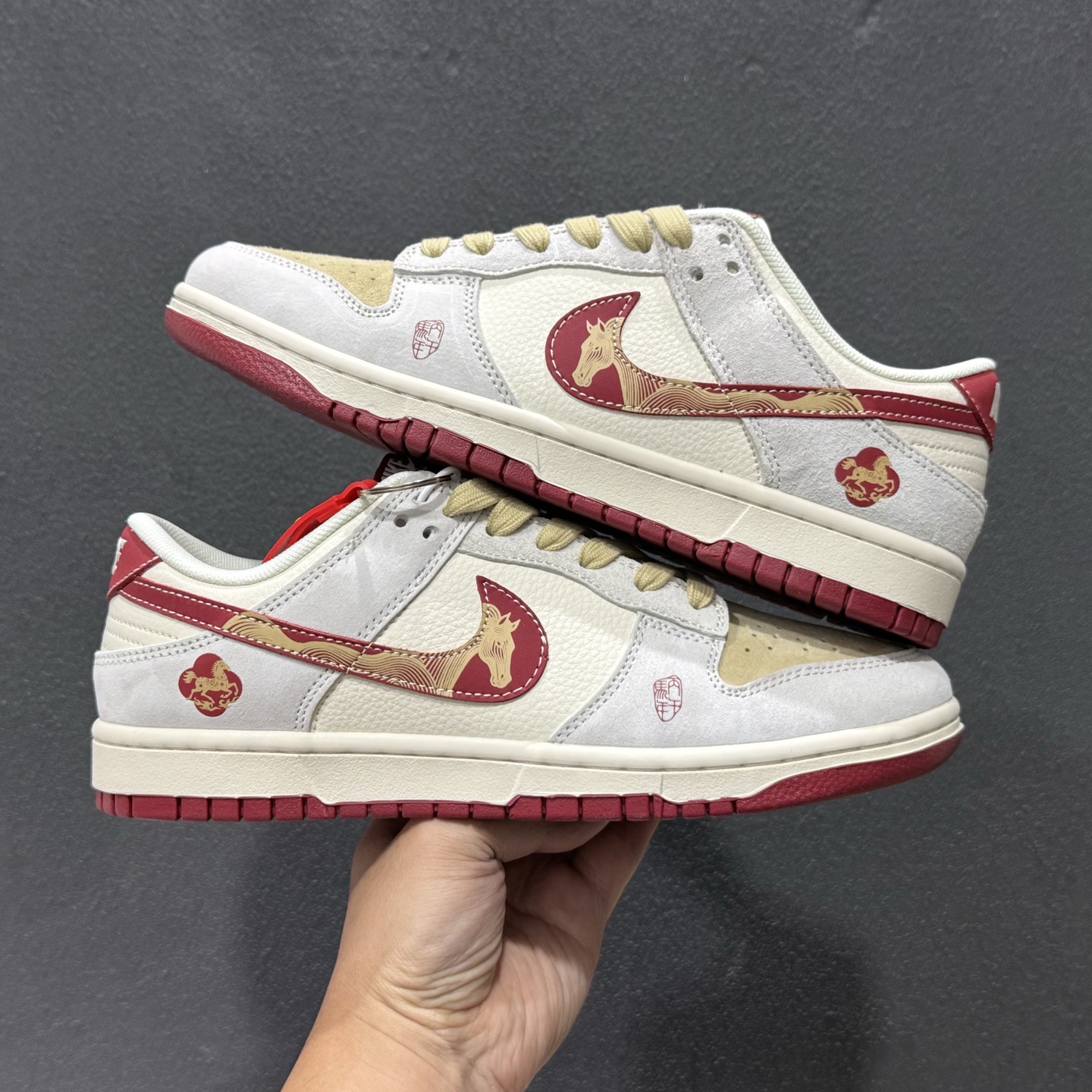 260 丙午马年专属Nike Dunk Low 踏春而来米白鞋 CX1988-816-Chinese UA Cheap High Quatity Brand Clothes Bags handbags Sneakers wholesale wholesaler seller from China Factory suppliers Fashion Clothing Shoes best Quality Beautiful Price 260 丙午马年专属Nike Dunk Low 踏春而来米白鞋 CX1988-816