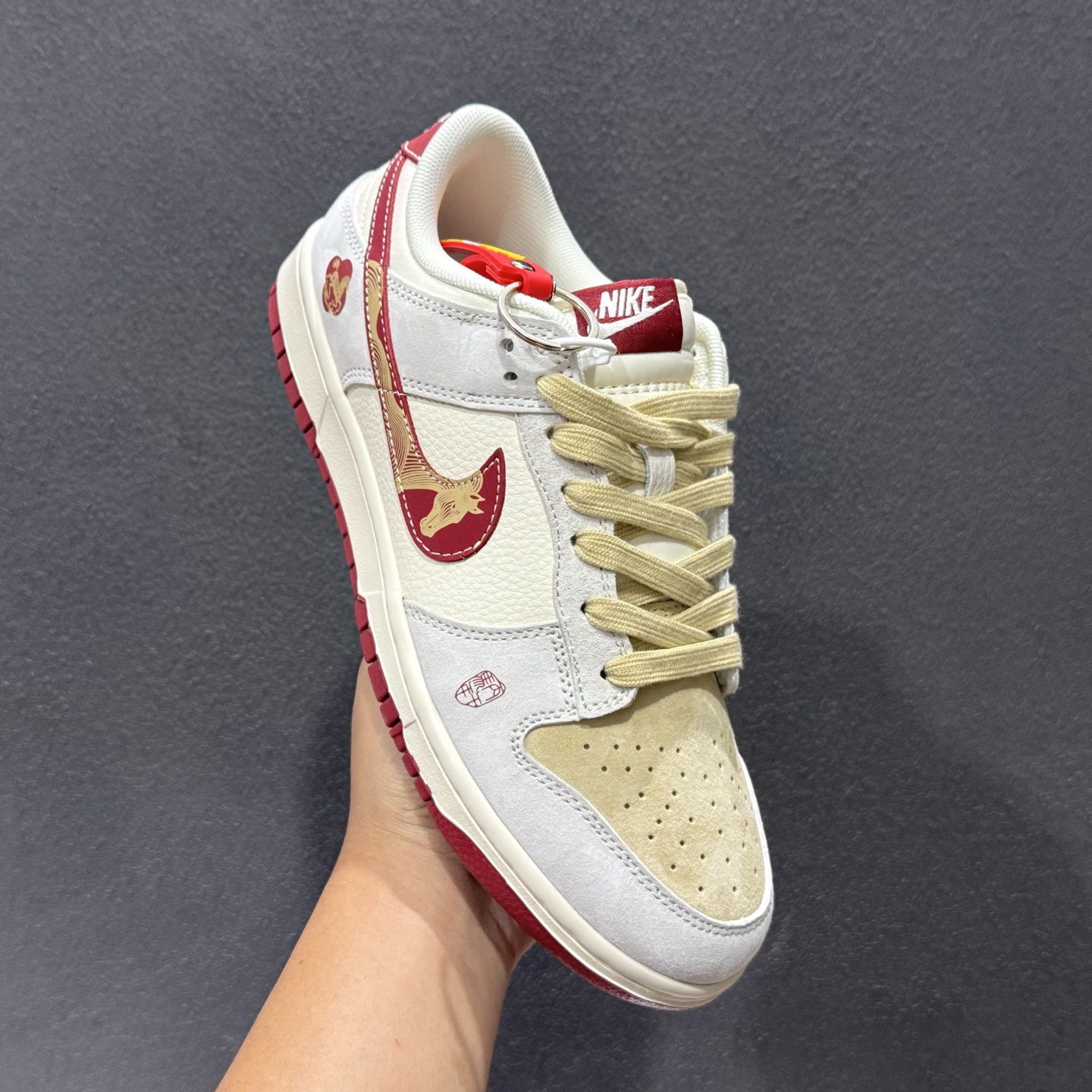 260 丙午马年专属Nike Dunk Low 踏春而来米白鞋 CX1988-816-Chinese UA Cheap High Quatity Brand Clothes Bags handbags Sneakers wholesale wholesaler seller from China Factory suppliers Fashion Clothing Shoes best Quality Beautiful Price 260 丙午马年专属Nike Dunk Low 踏春而来米白鞋 CX1988-816