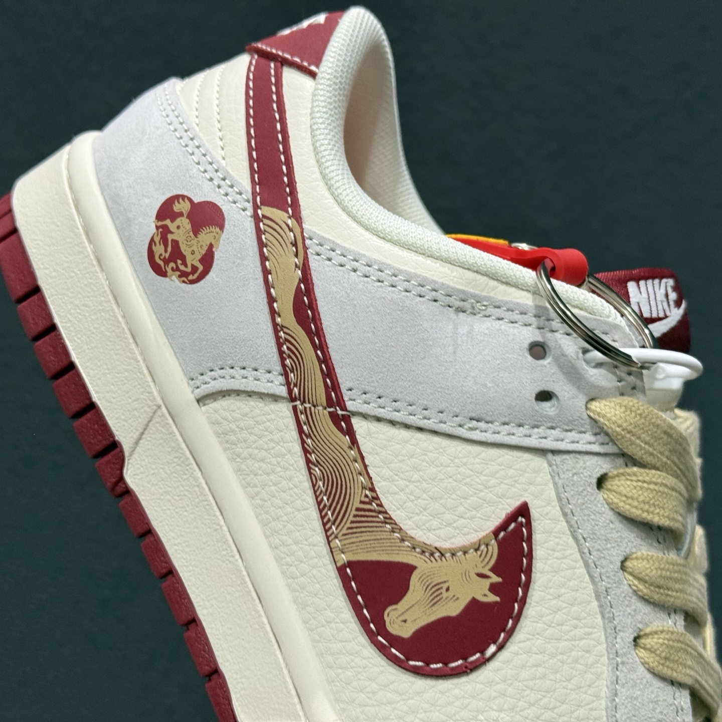 260 丙午马年专属Nike Dunk Low 踏春而来米白鞋 CX1988-816-Chinese UA Cheap High Quatity Brand Clothes Bags handbags Sneakers wholesale wholesaler seller from China Factory suppliers Fashion Clothing Shoes best Quality Beautiful Price 260 丙午马年专属Nike Dunk Low 踏春而来米白鞋 CX1988-816