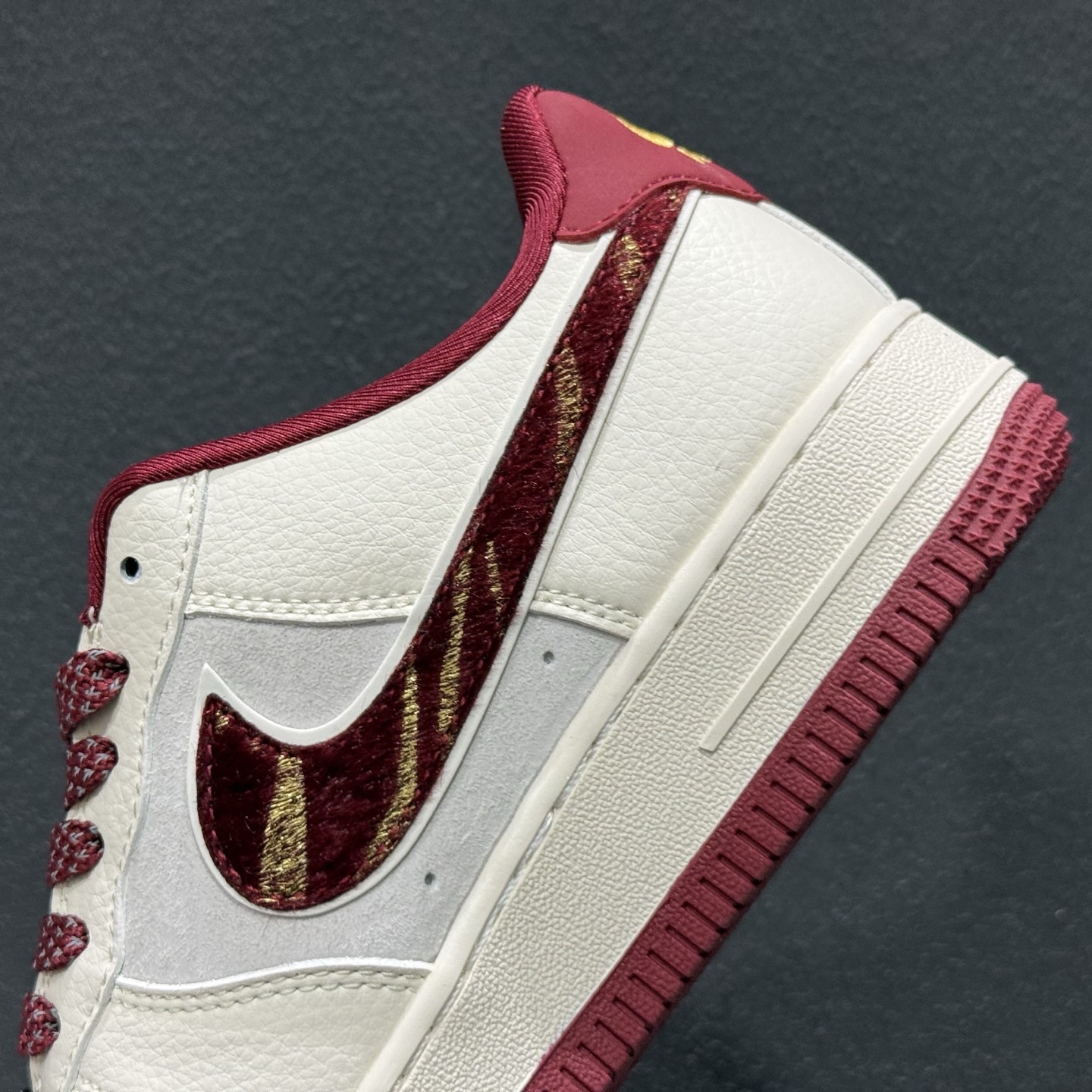 260 Nike Air Force 1 Low x Hermès 联名定制款 以 Nike Air Force 1 Low 经典鞋型为基底 XT6998-101-Chinese UA Cheap High Quatity Brand Clothes Bags handbags Sneakers wholesale wholesaler seller from China Factory suppliers Fashion Clothing Shoes best Quality Beautiful Price 260 Nike Air Force 1 Low x Hermès 联名定制款 以 Nike Air Force 1 Low 经典鞋型为基底 XT6998-101