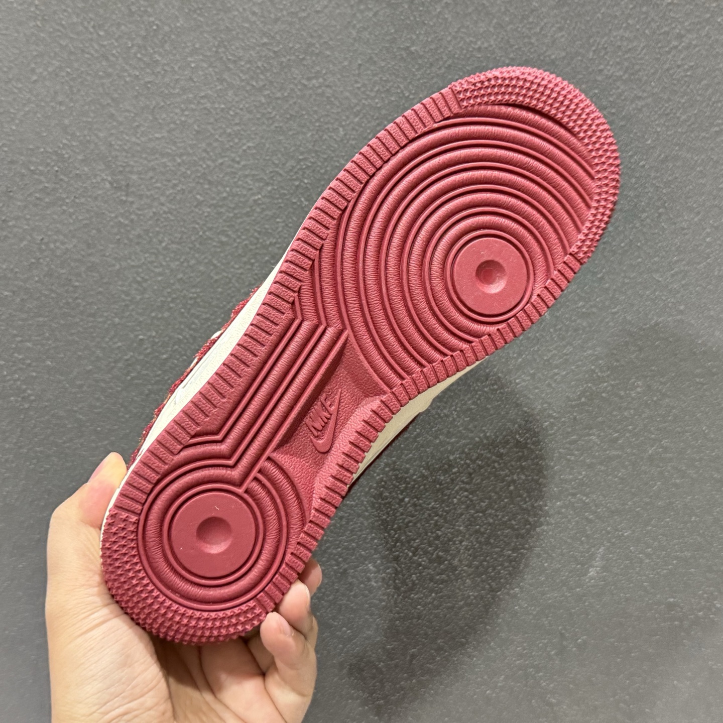 260 Nike Air Force 1 Low x Hermès 联名定制款 以 Nike Air Force 1 Low 经典鞋型为基底 XT6998-101-Chinese UA Cheap High Quatity Brand Clothes Bags handbags Sneakers wholesale wholesaler seller from China Factory suppliers Fashion Clothing Shoes best Quality Beautiful Price 260 Nike Air Force 1 Low x Hermès 联名定制款 以 Nike Air Force 1 Low 经典鞋型为基底 XT6998-101