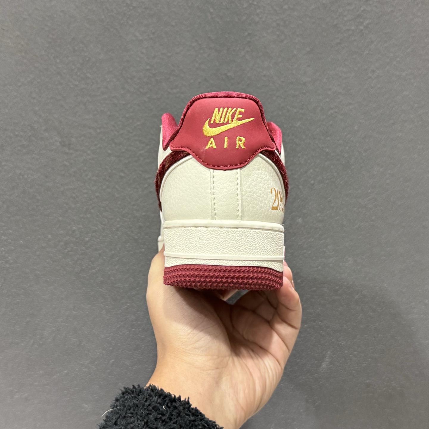 260 Nike Air Force 1 Low x Hermès 联名定制款 以 Nike Air Force 1 Low 经典鞋型为基底 XT6998-101-Chinese UA Cheap High Quatity Brand Clothes Bags handbags Sneakers wholesale wholesaler seller from China Factory suppliers Fashion Clothing Shoes best Quality Beautiful Price 260 Nike Air Force 1 Low x Hermès 联名定制款 以 Nike Air Force 1 Low 经典鞋型为基底 XT6998-101