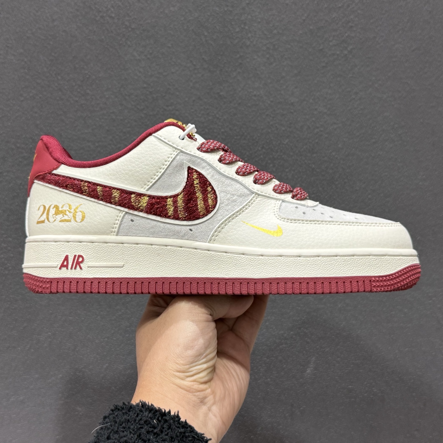 260 Nike Air Force 1 Low x Hermès 联名定制款 以 Nike Air Force 1 Low 经典鞋型为基底 XT6998-101-Chinese UA Cheap High Quatity Brand Clothes Bags handbags Sneakers wholesale wholesaler seller from China Factory suppliers Fashion Clothing Shoes best Quality Beautiful Price 260 Nike Air Force 1 Low x Hermès 联名定制款 以 Nike Air Force 1 Low 经典鞋型为基底 XT6998-101