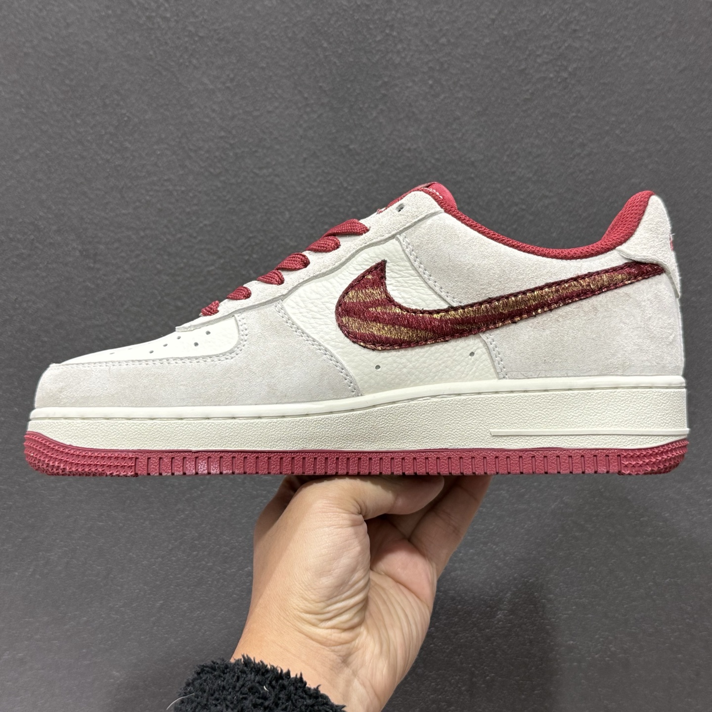 260 Nike Air Force 1'07 Low 马年限定 空军一号低帮休闲板鞋 XA2001 905 331-Chinese UA Cheap High Quatity Brand Clothes Bags handbags Sneakers wholesale wholesaler seller from China Factory suppliers Fashion Clothing Shoes best Quality Beautiful Price 260 Nike Air Force 1'07 Low 马年限定 空军一号低帮休闲板鞋 XA2001 905 331