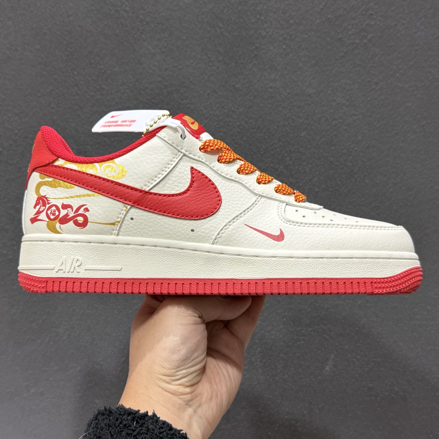 260 Nike Air Force 1'07 Low 马年限定 米白酒红 空军一号低帮休闲板鞋 QW5288-125-Chinese UA Cheap High Quatity Brand Clothes Bags handbags Sneakers wholesale wholesaler seller from China Factory suppliers Fashion Clothing Shoes best Quality Beautiful Price 260 Nike Air Force 1'07 Low 马年限定 米白酒红 空军一号低帮休闲板鞋 QW5288-125