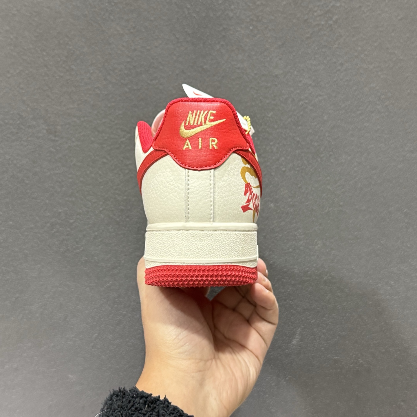 260 Nike Air Force 1'07 Low 马年限定 米白酒红 空军一号低帮休闲板鞋 QW5288-125-Chinese UA Cheap High Quatity Brand Clothes Bags handbags Sneakers wholesale wholesaler seller from China Factory suppliers Fashion Clothing Shoes best Quality Beautiful Price 260 Nike Air Force 1'07 Low 马年限定 米白酒红 空军一号低帮休闲板鞋 QW5288-125