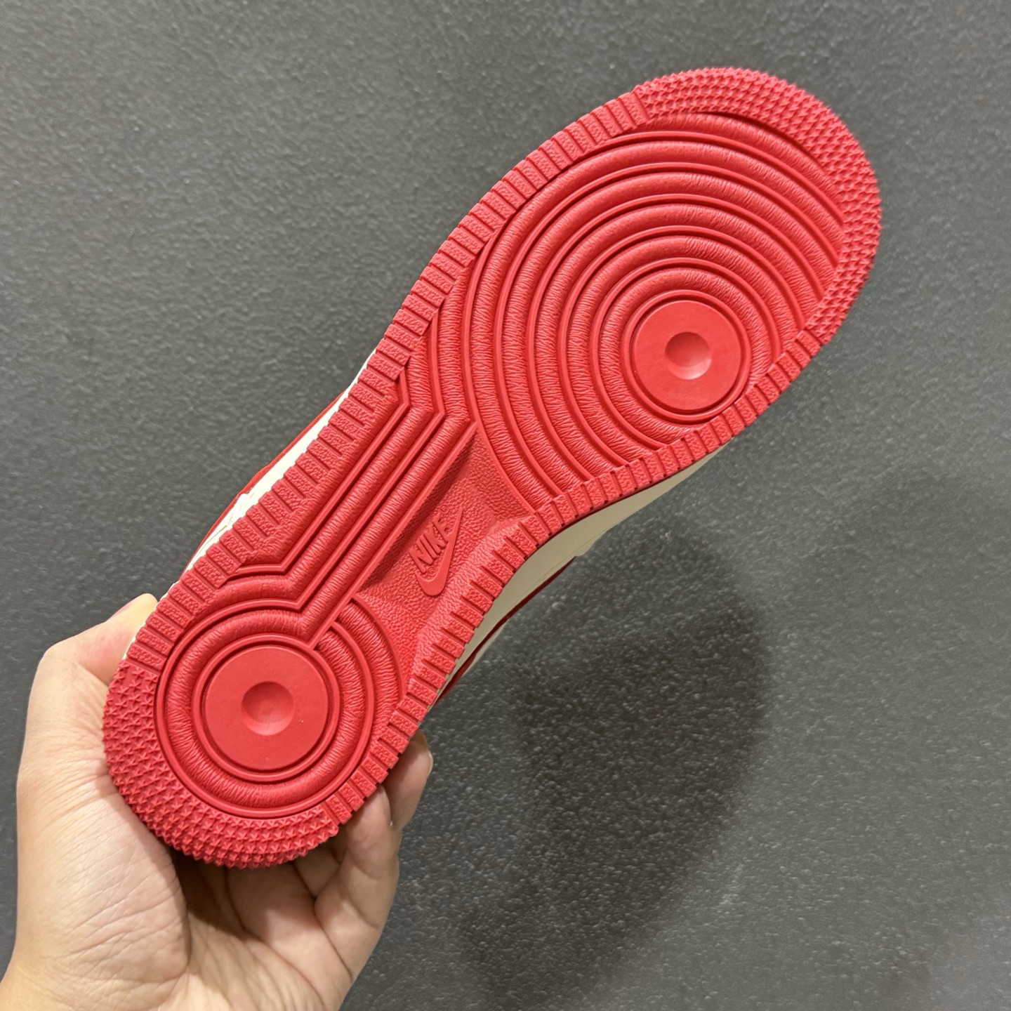 260 Nike Air Force 1'07 Low 马年限定 米白酒红 空军一号低帮休闲板鞋 QW5288-125-Chinese UA Cheap High Quatity Brand Clothes Bags handbags Sneakers wholesale wholesaler seller from China Factory suppliers Fashion Clothing Shoes best Quality Beautiful Price 260 Nike Air Force 1'07 Low 马年限定 米白酒红 空军一号低帮休闲板鞋 QW5288-125