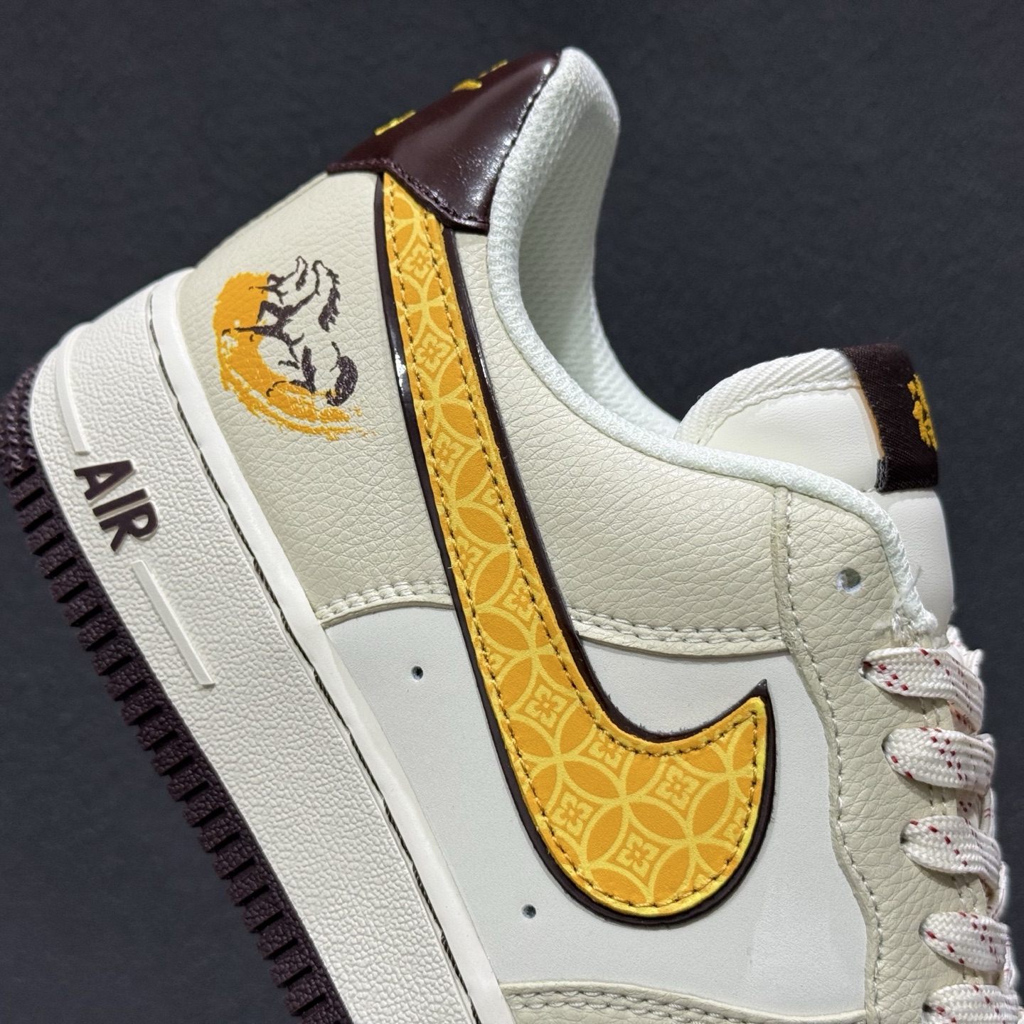 260 Nike Air Force 1'07 Low 马年限定 米杏金纹 空军一号低帮休闲板鞋 NH0601-504-Chinese UA Cheap High Quatity Brand Clothes Bags handbags Sneakers wholesale wholesaler seller from China Factory suppliers Fashion Clothing Shoes best Quality Beautiful Price 260 Nike Air Force 1'07 Low 马年限定 米杏金纹 空军一号低帮休闲板鞋 NH0601-504